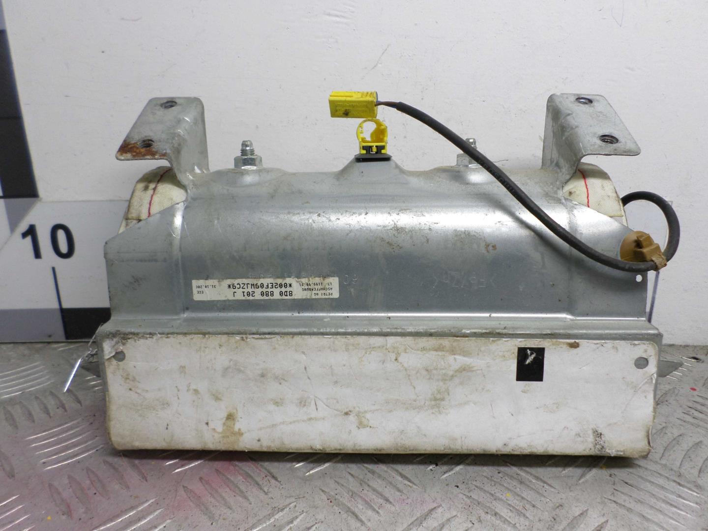 Подушка безопасности пассажирская (в торпедо)