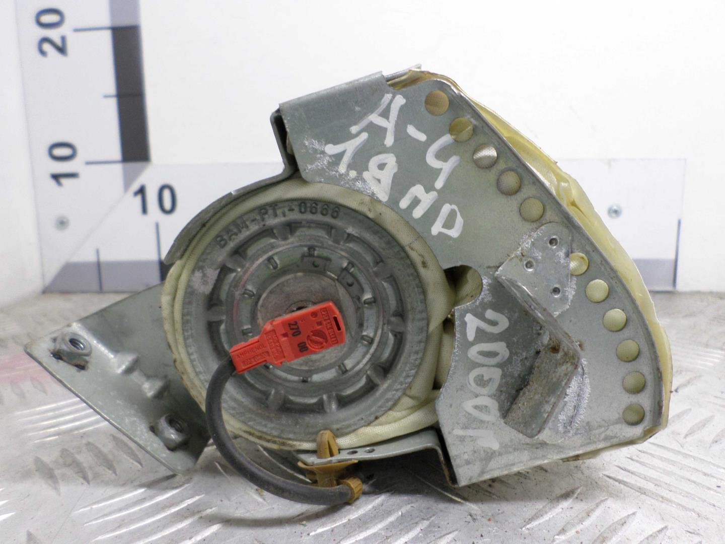 Подушка безопасности пассажирская (в торпедо)