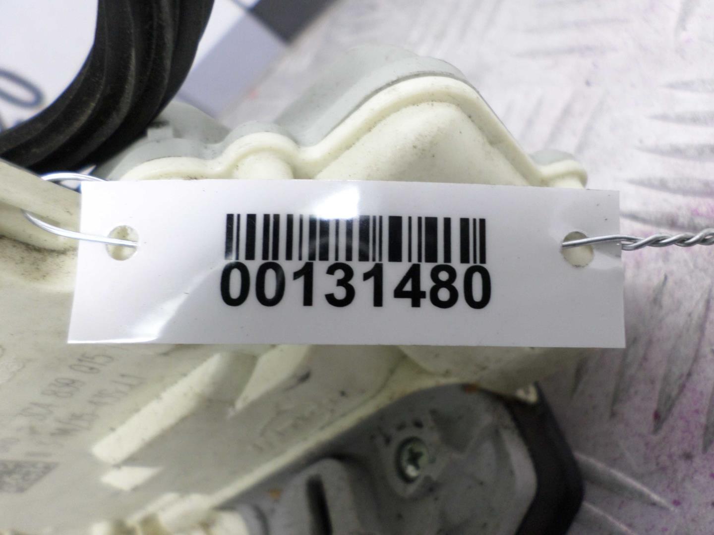 Замок двери задней левой