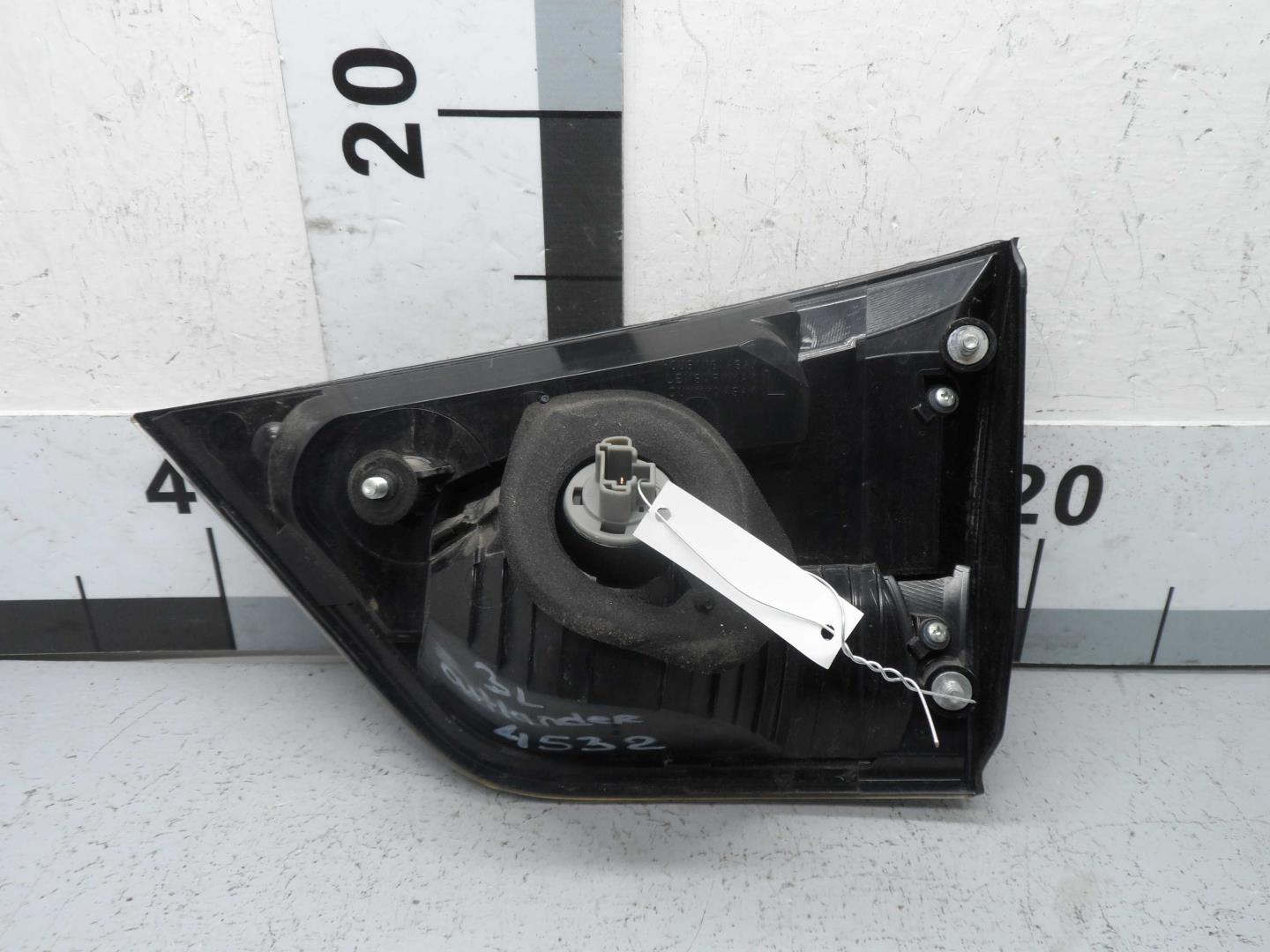 Фонарь задний внутренний левый