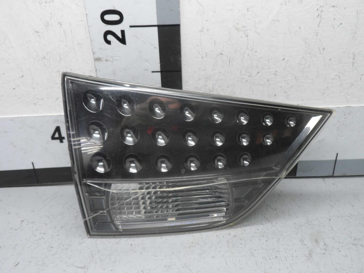 Фонарь задний внутренний левый