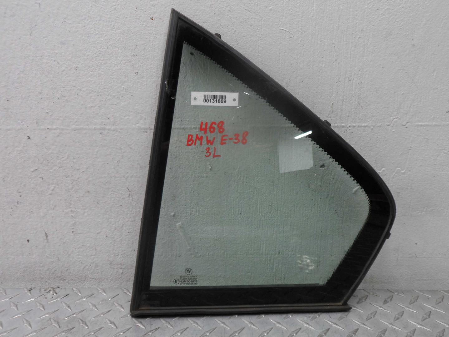 Стекло двери задней левой