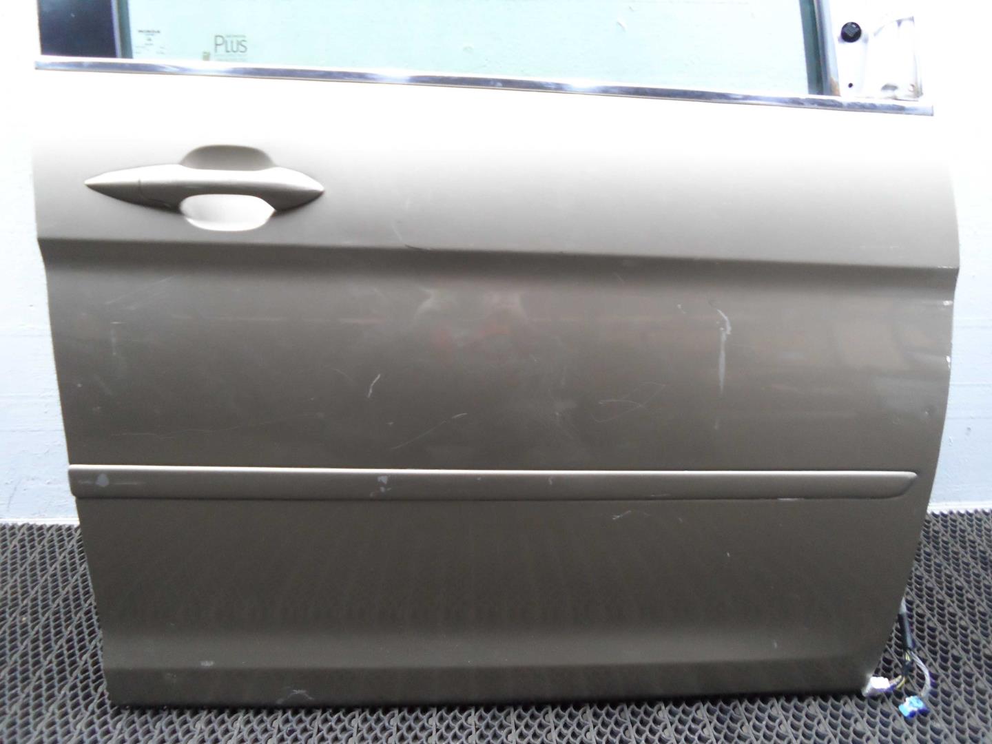 Стеклоподъемник электр. передний правый