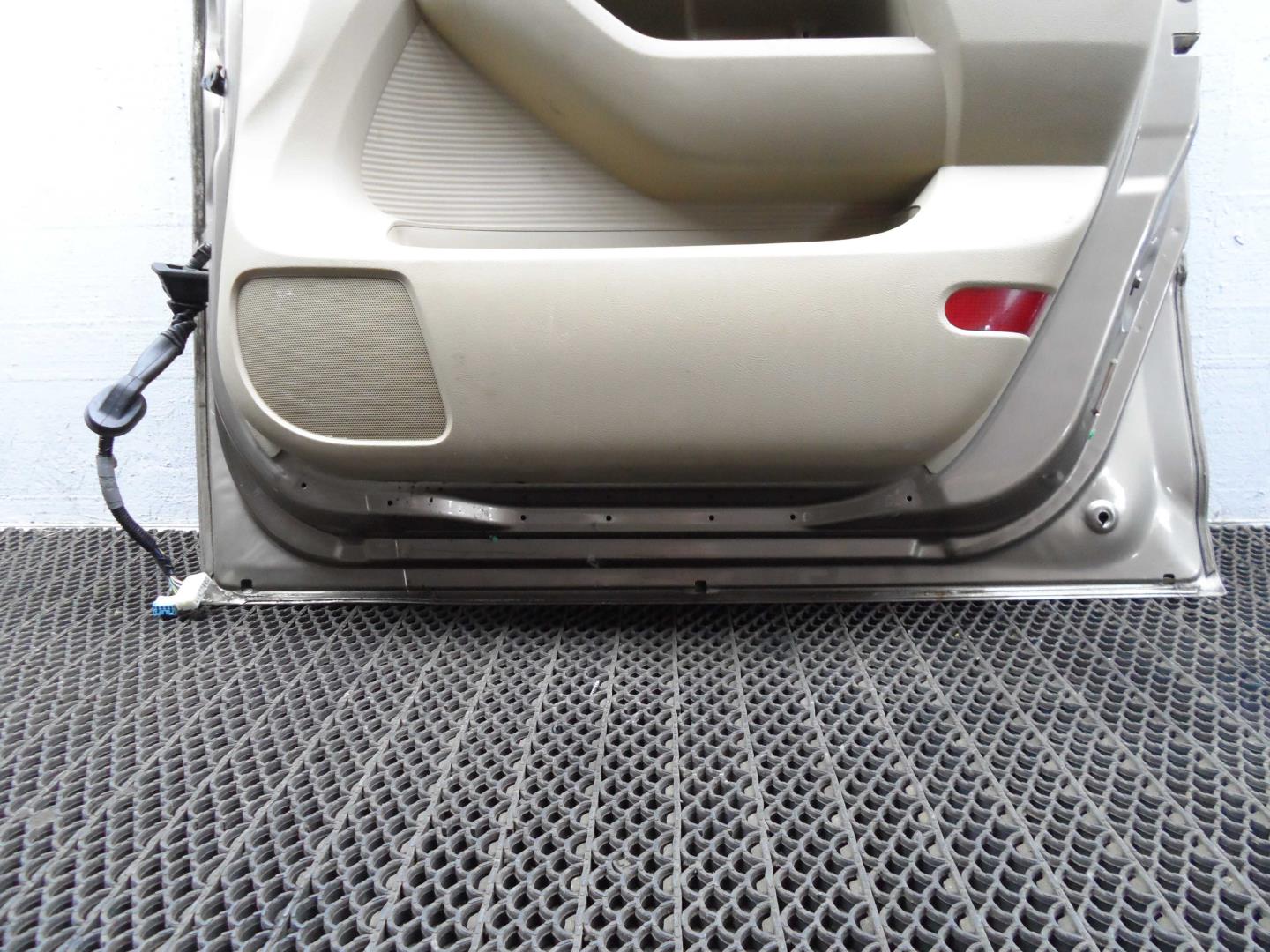 Стеклоподъемник электр. передний правый