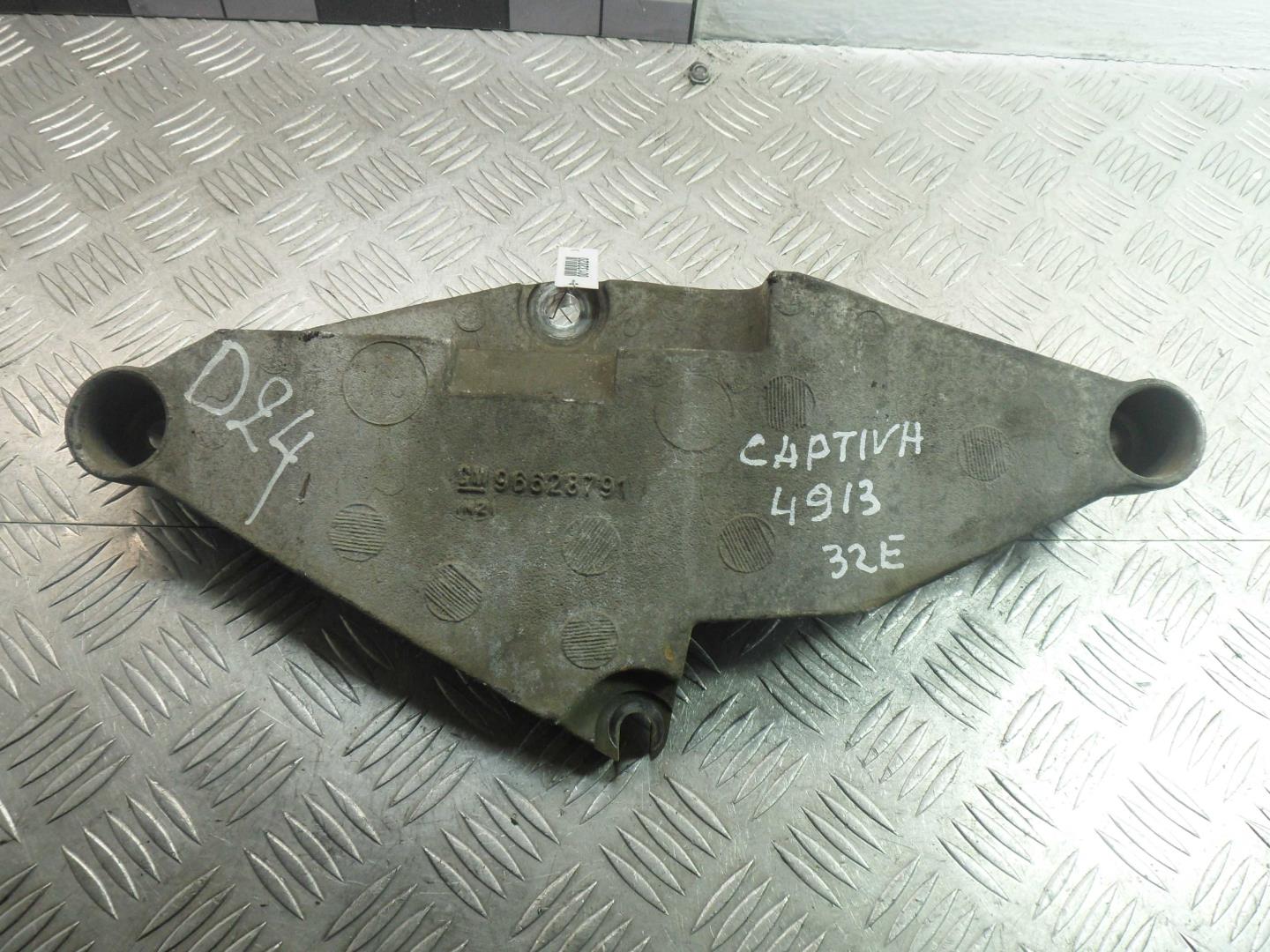 Кронштейн двигателя