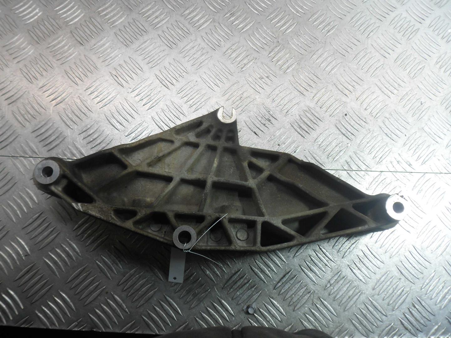 Кронштейн двигателя