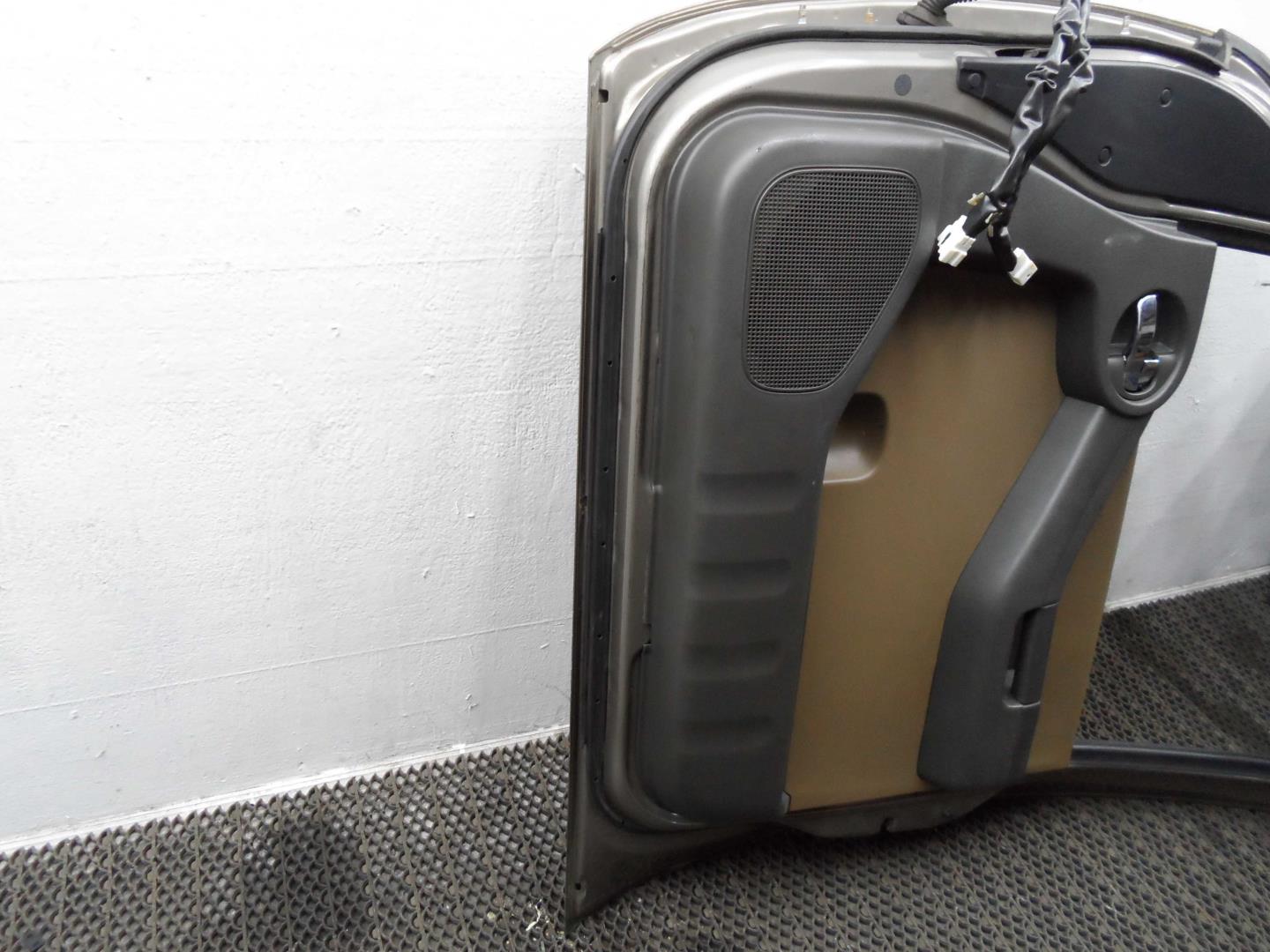 Стеклоподъемник электр. передний правый