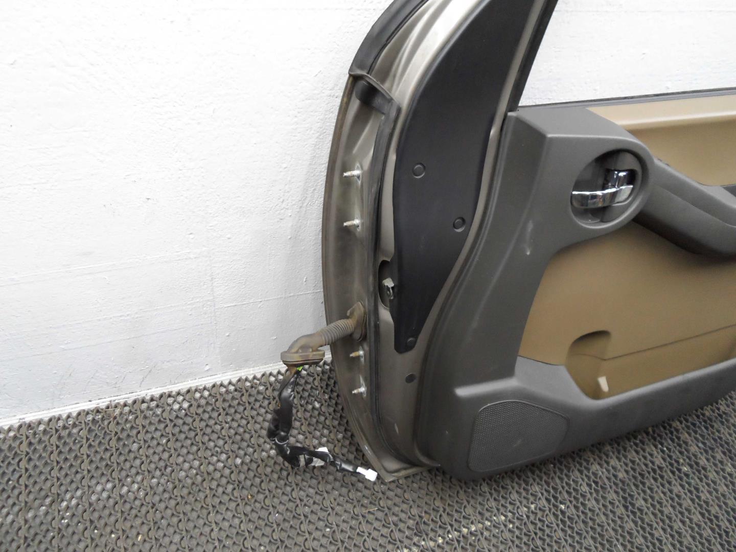 Стеклоподъемник электр. передний правый