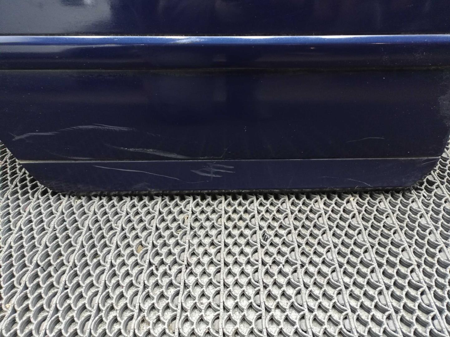 Стекло двери задней правой