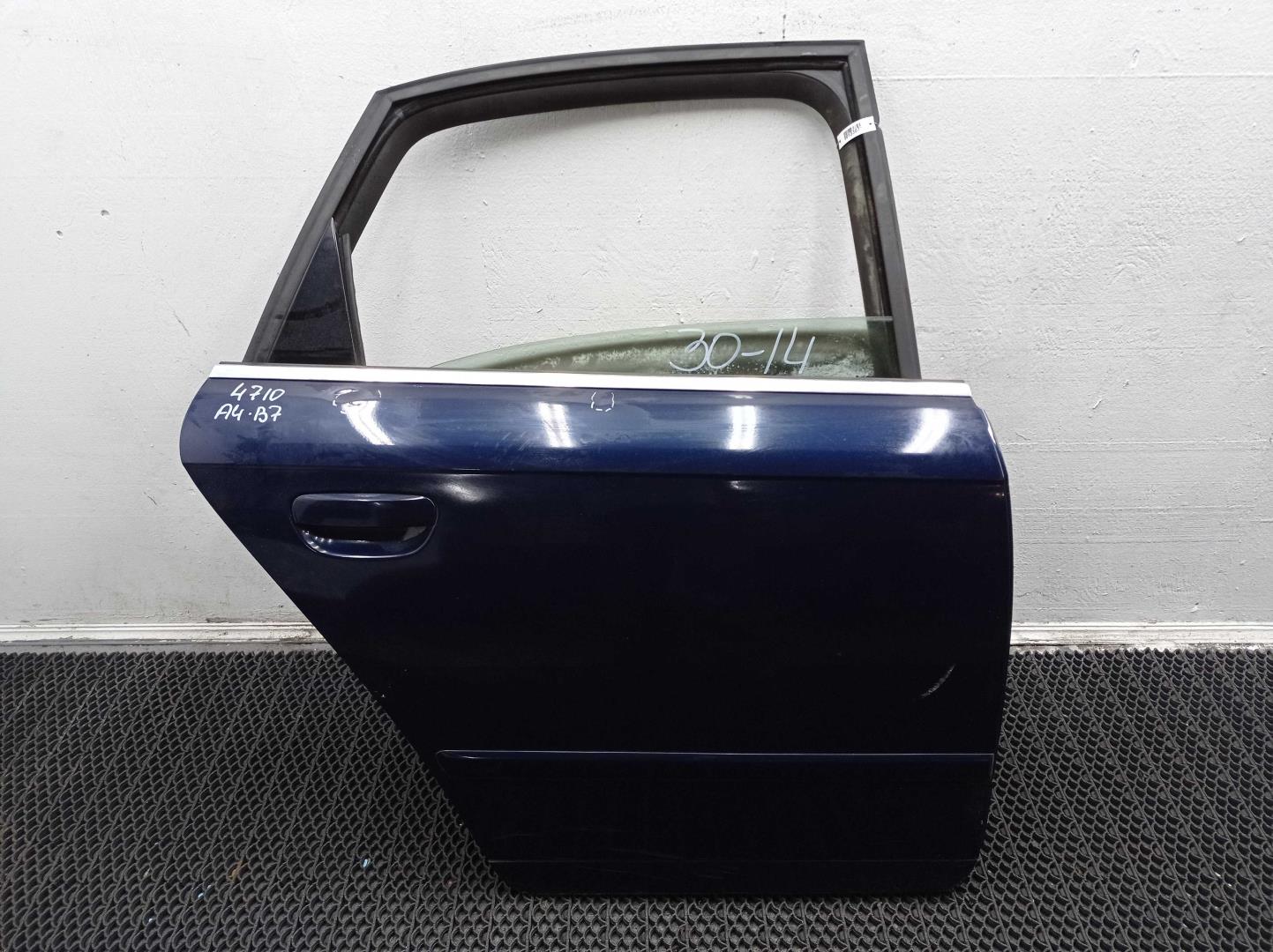 Стекло двери задней правой