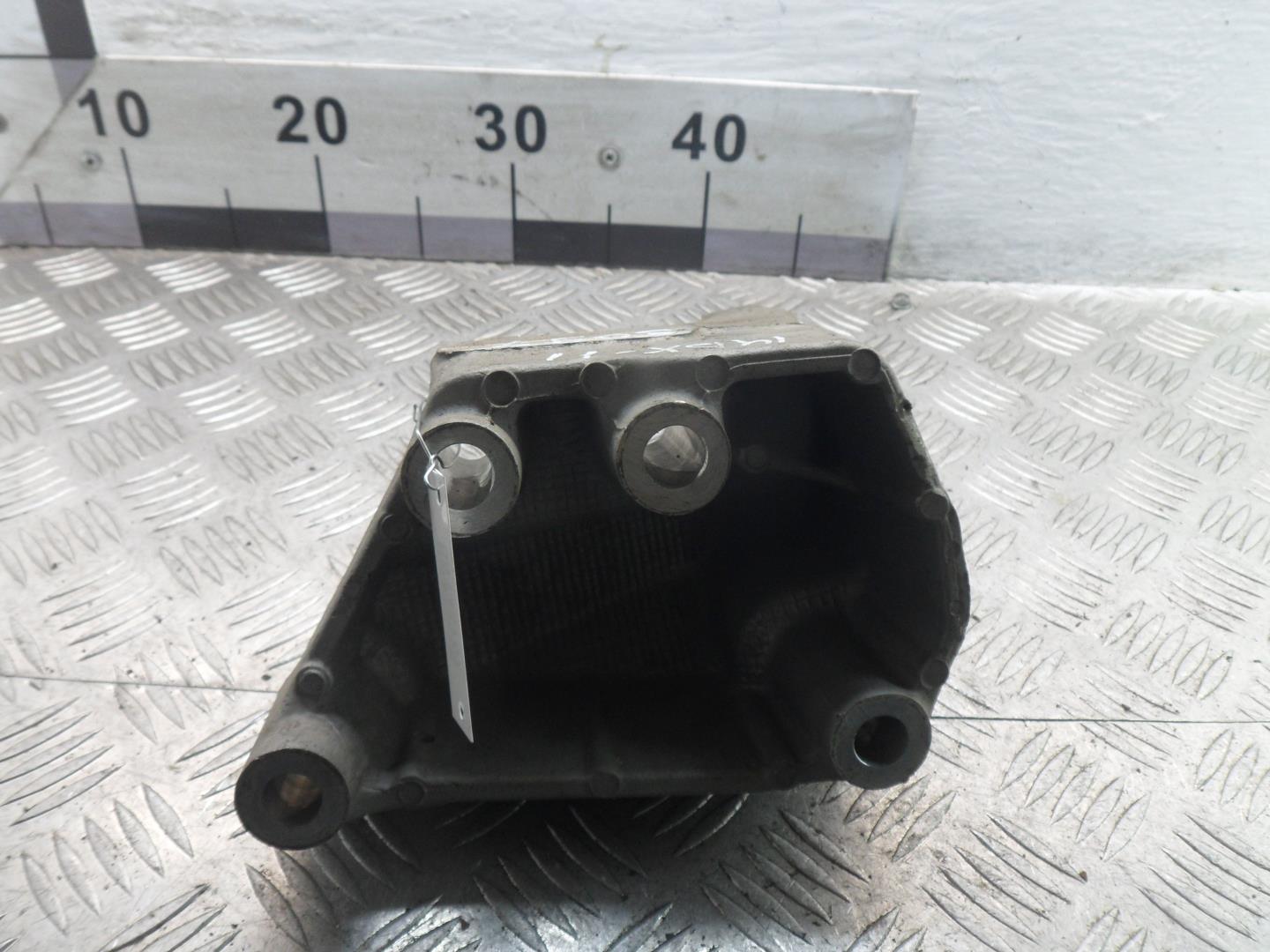 Кронштейн двигателя