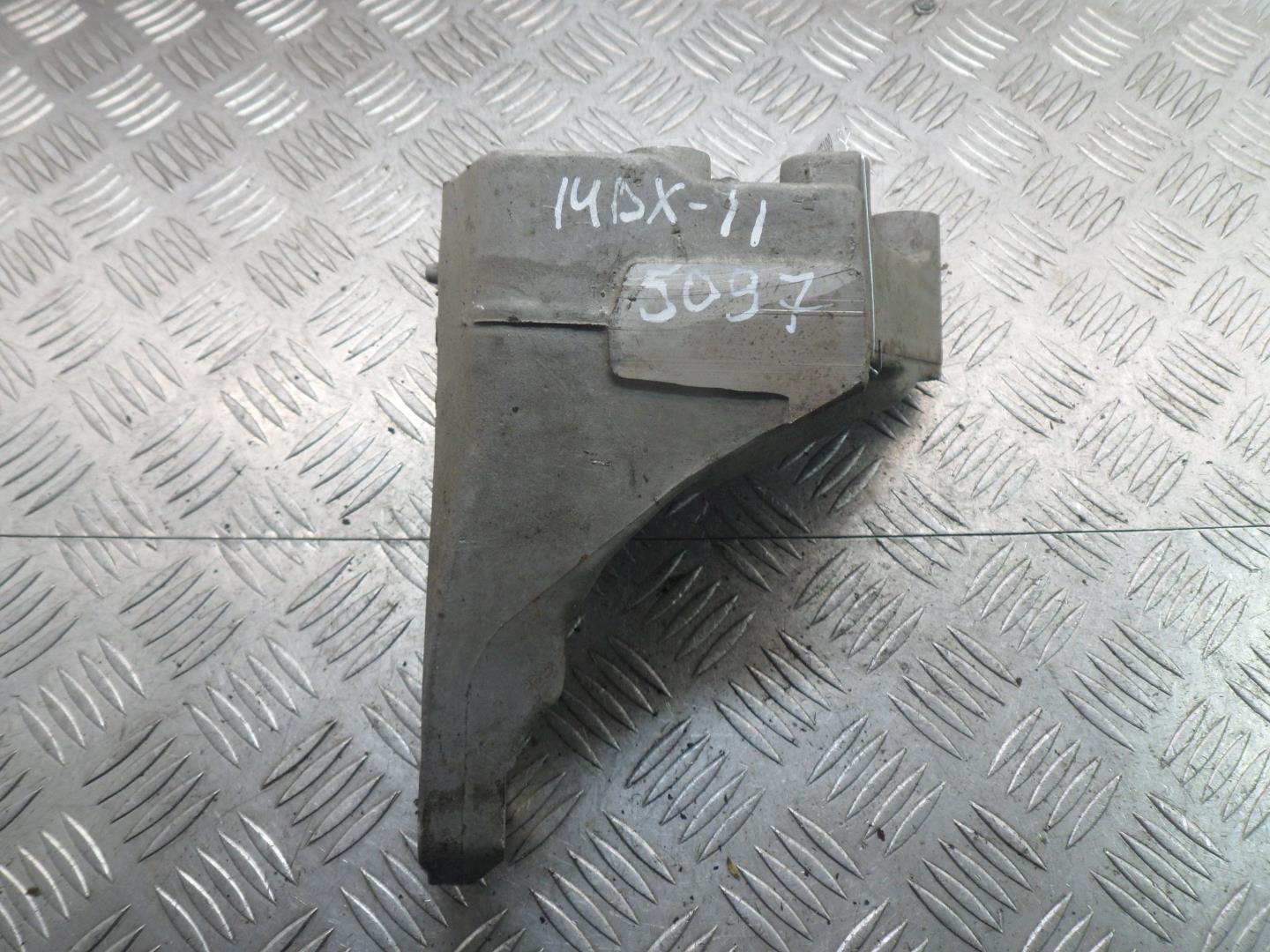 Кронштейн двигателя