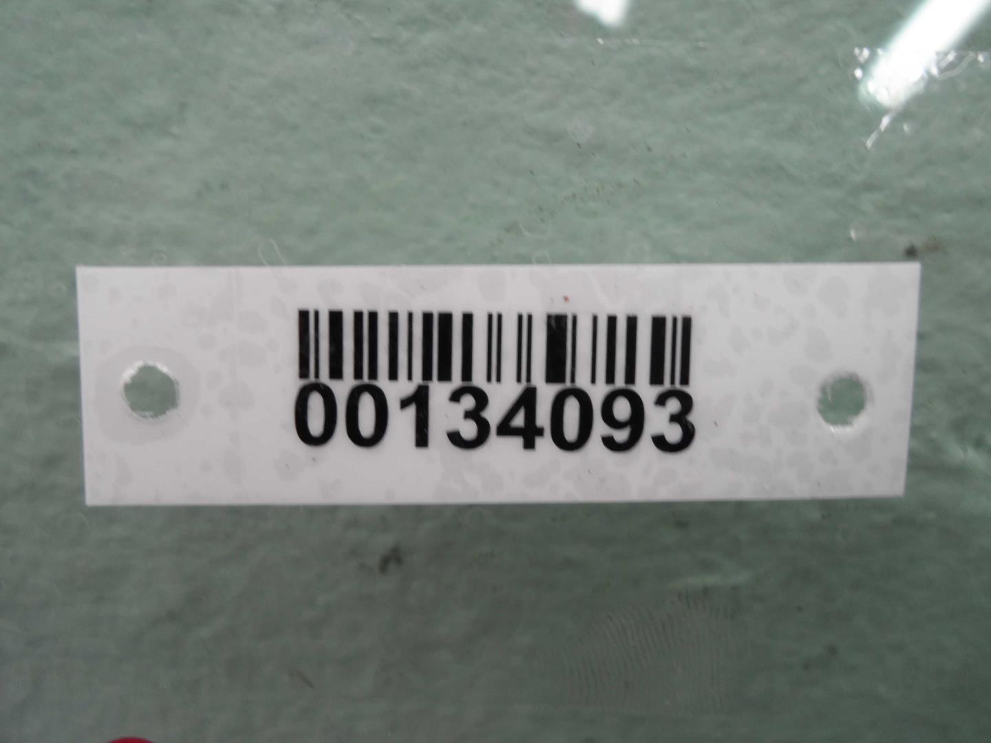 Стекло двери задней правой