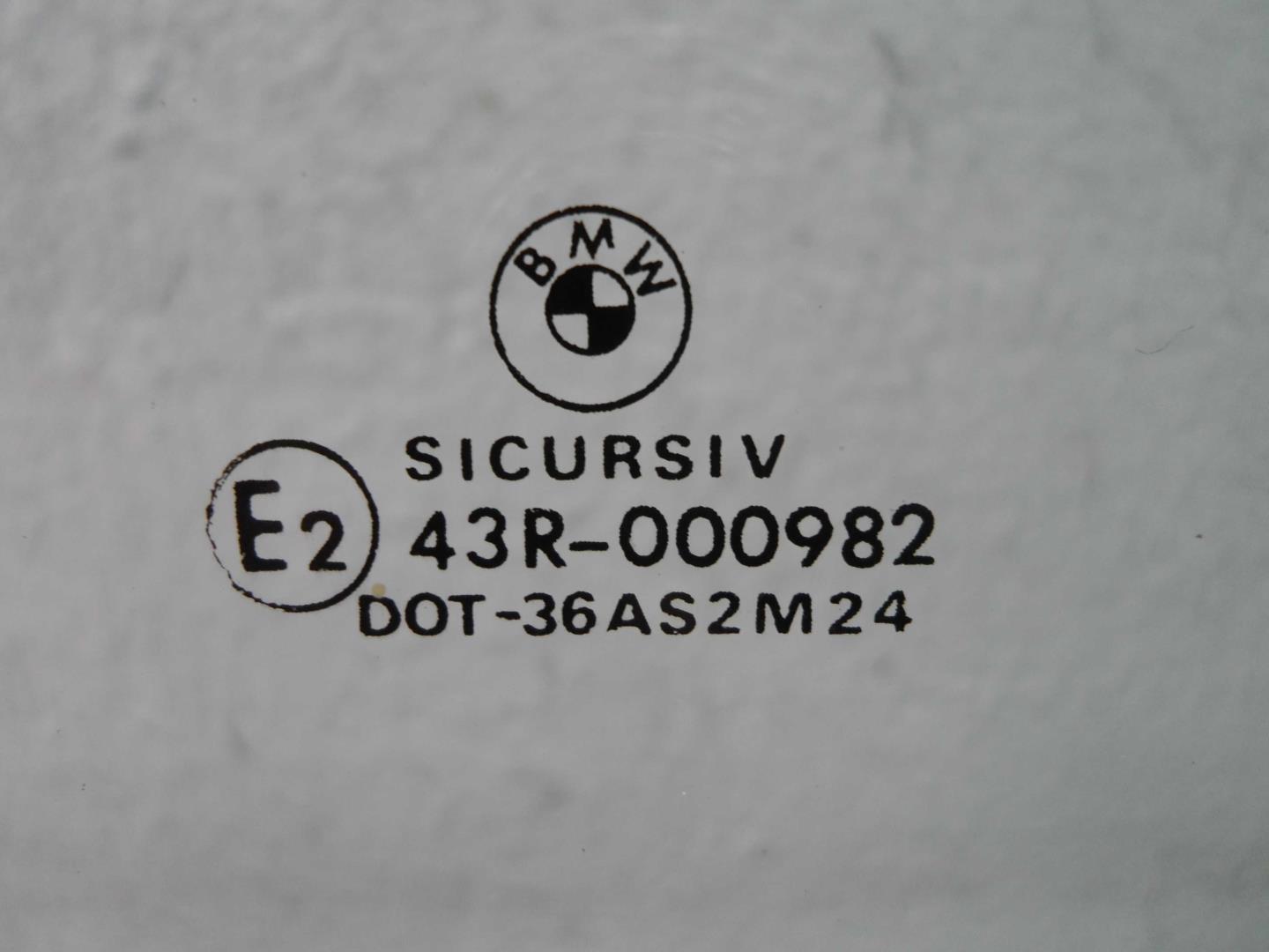 Стекло двери задней правой