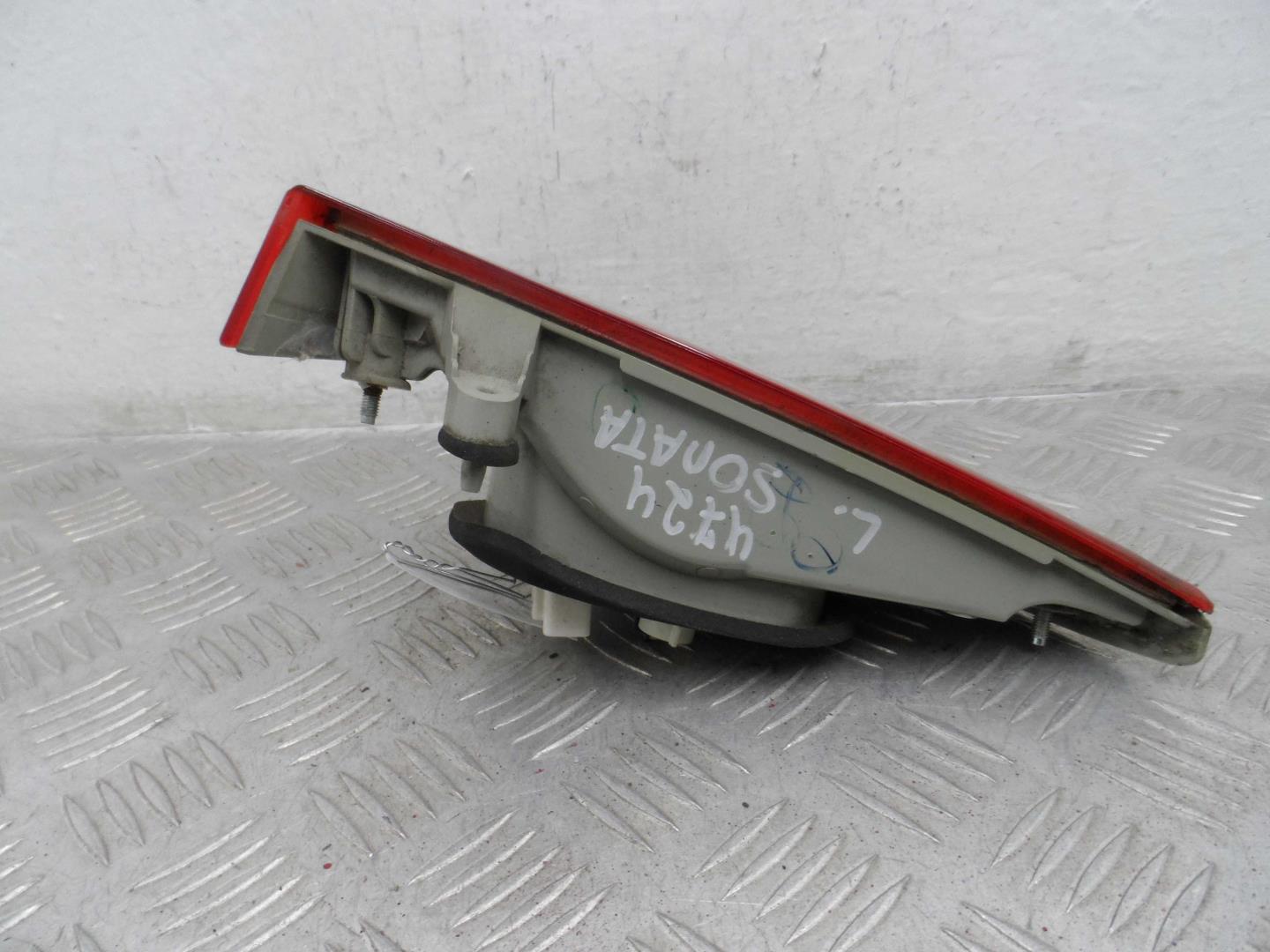 Фонарь задний внутренний левый