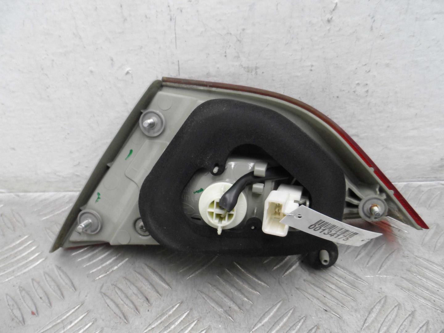 Фонарь задний внутренний левый