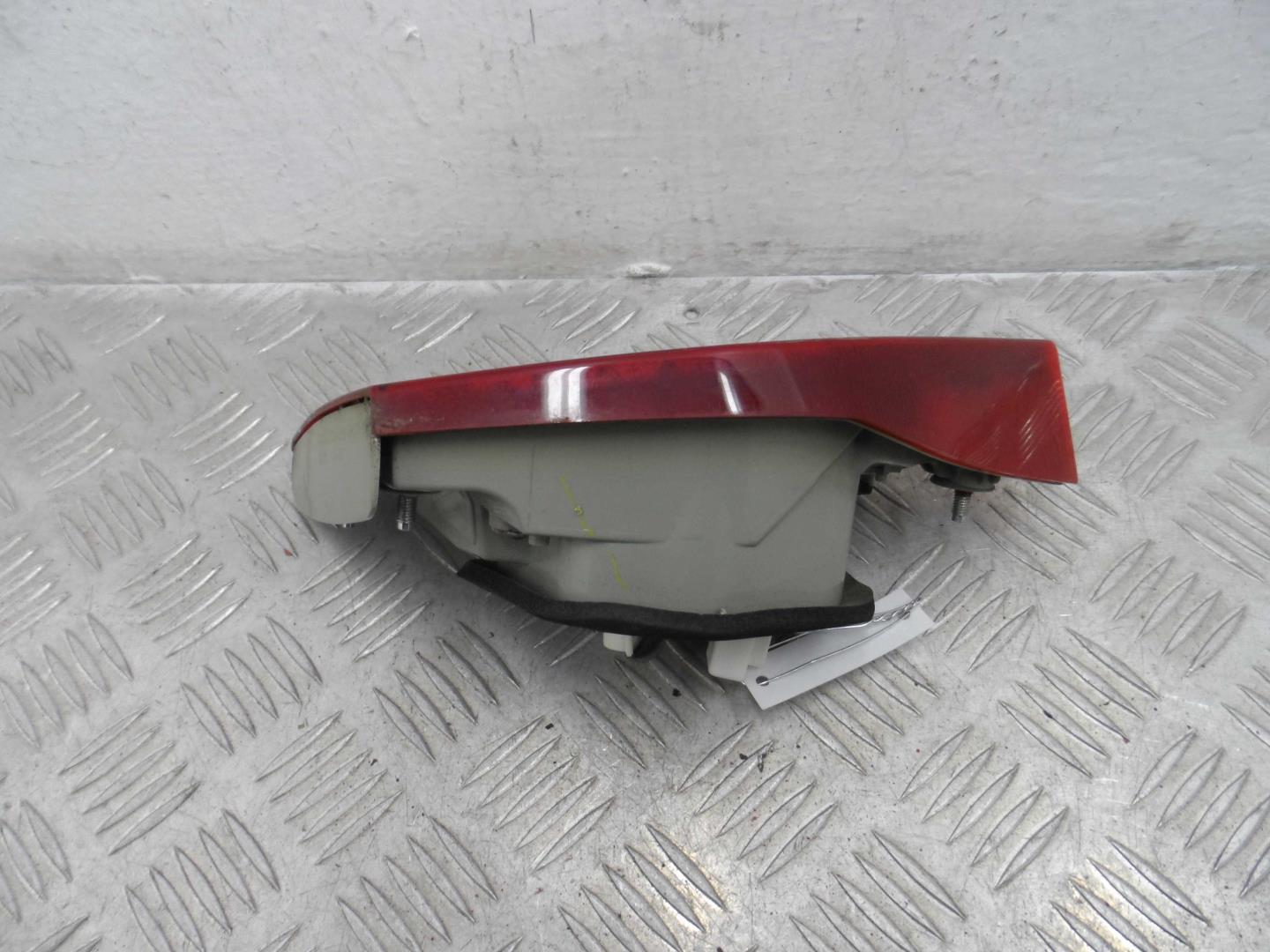 Фонарь задний внутренний левый