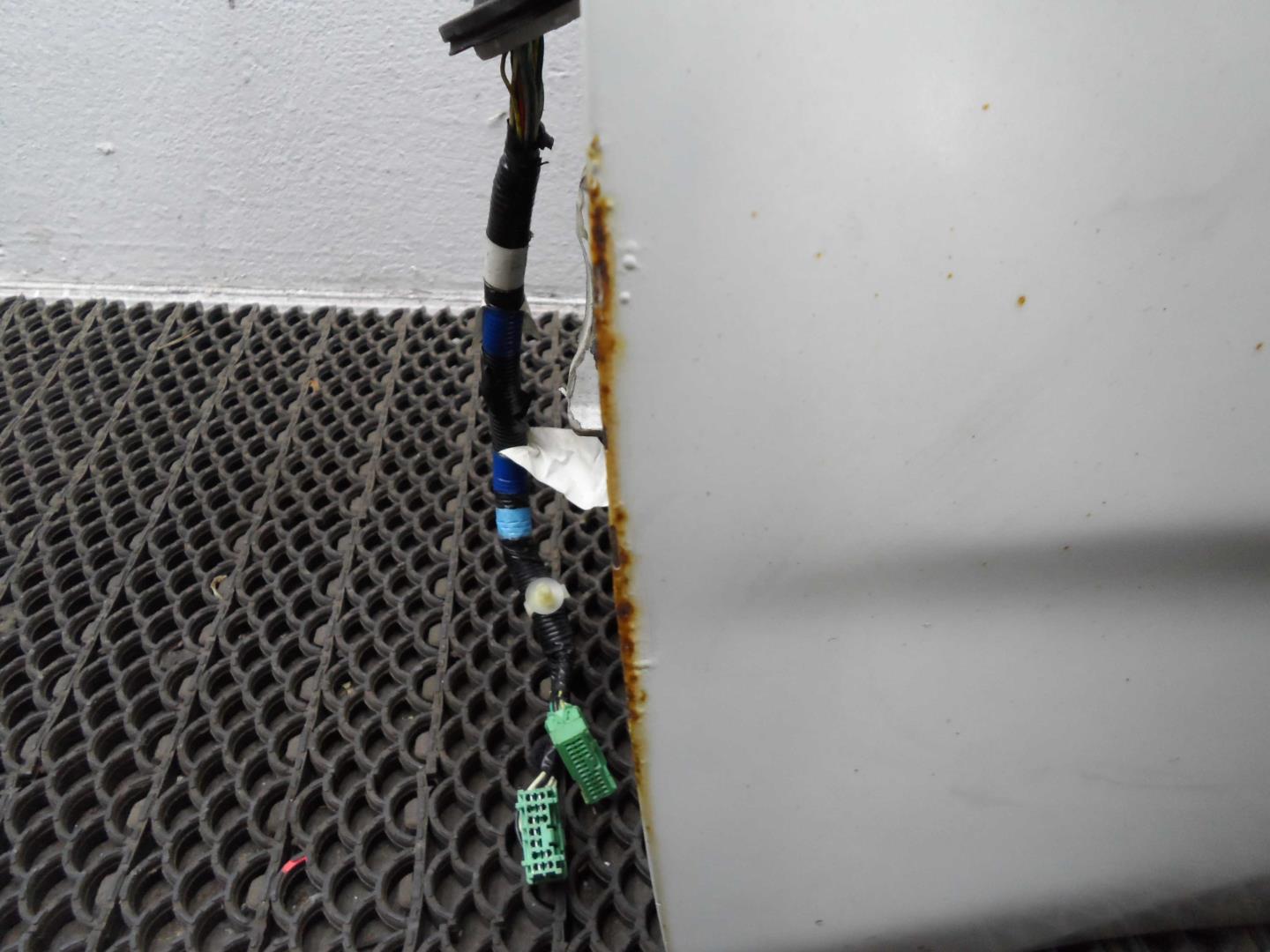 Дверь передняя левая