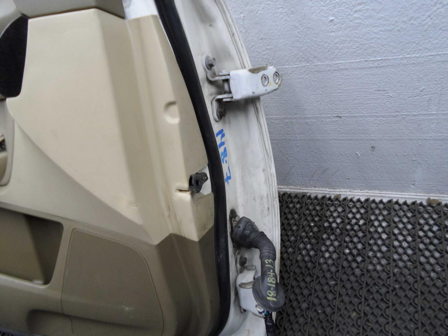 Дверь передняя левая