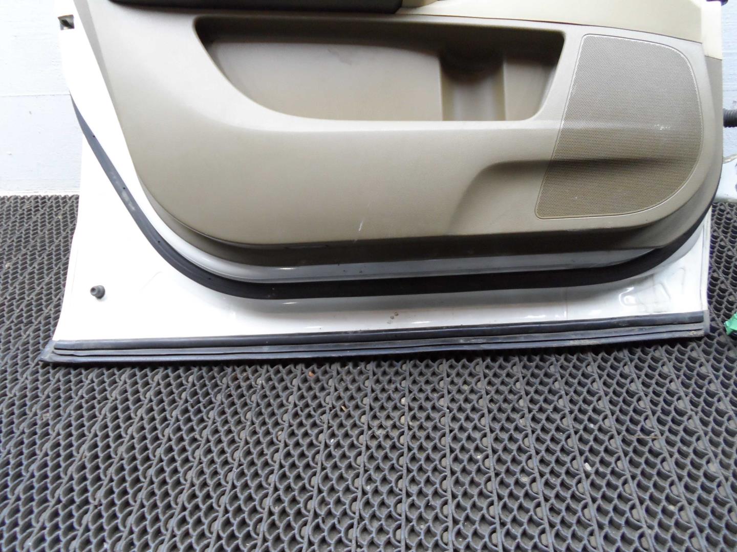 Стеклоподъемник электр. передний левый