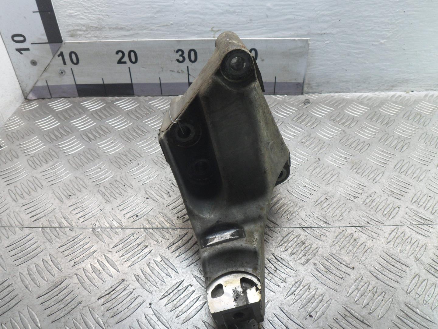 Кронштейн двигателя