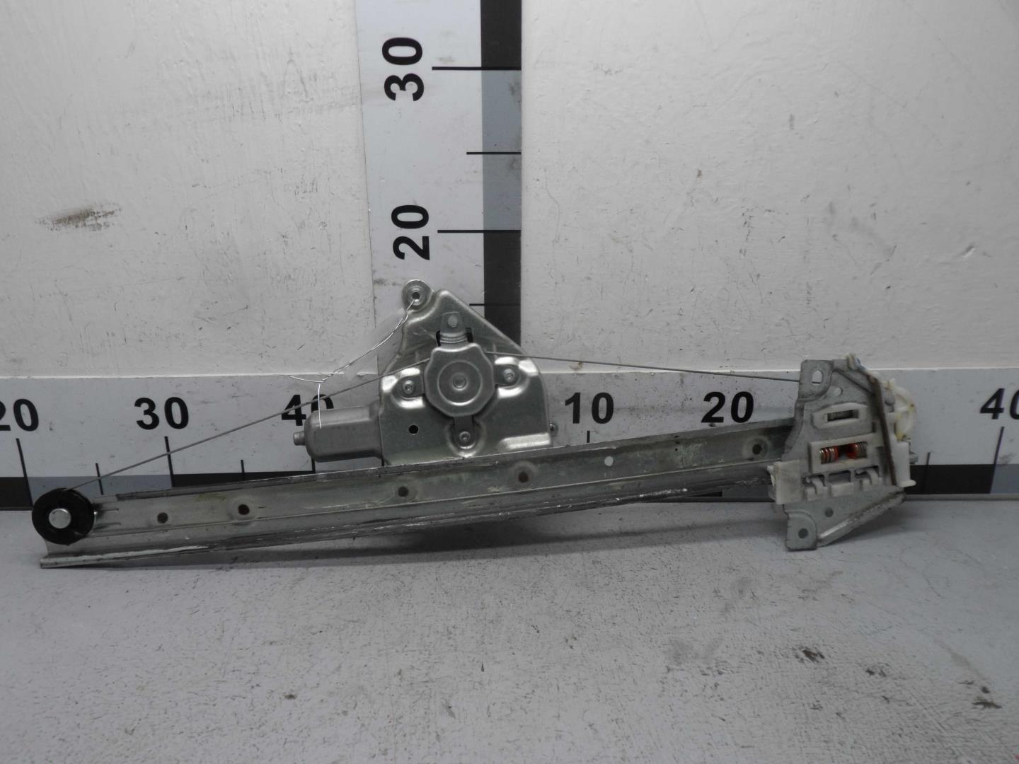 Стеклоподъемник электр. передний правый