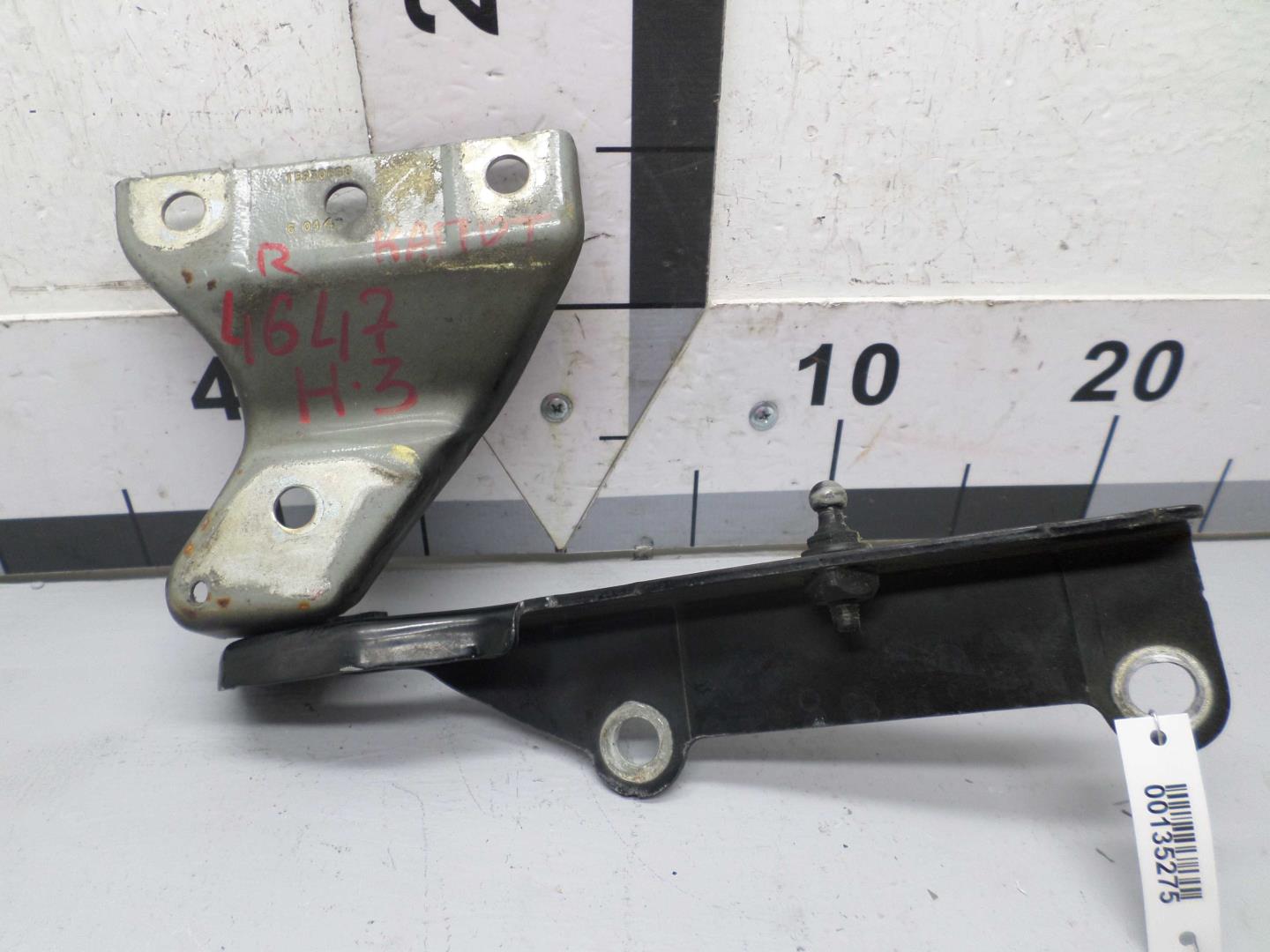 Петля капота правая