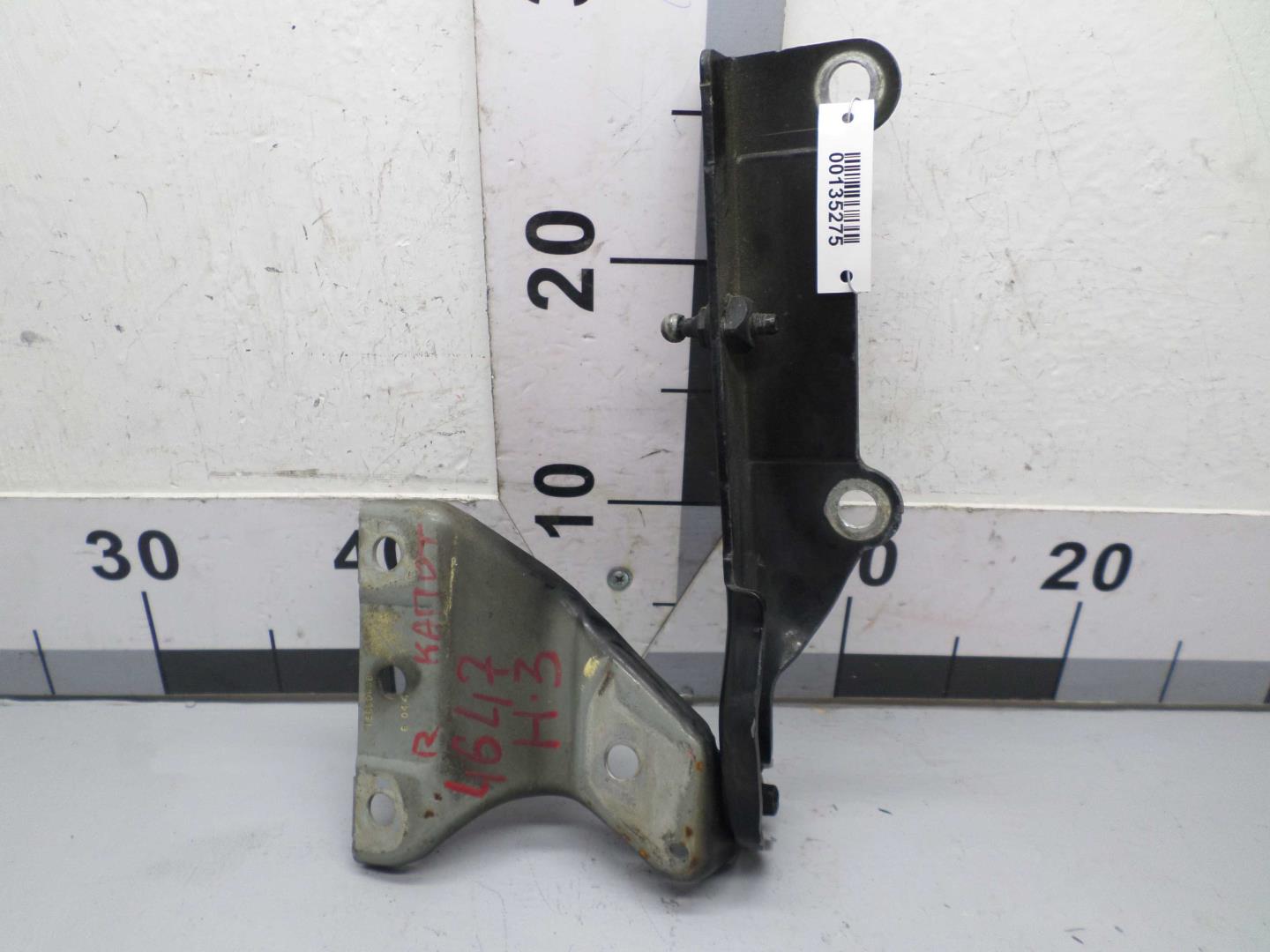 Петля капота правая