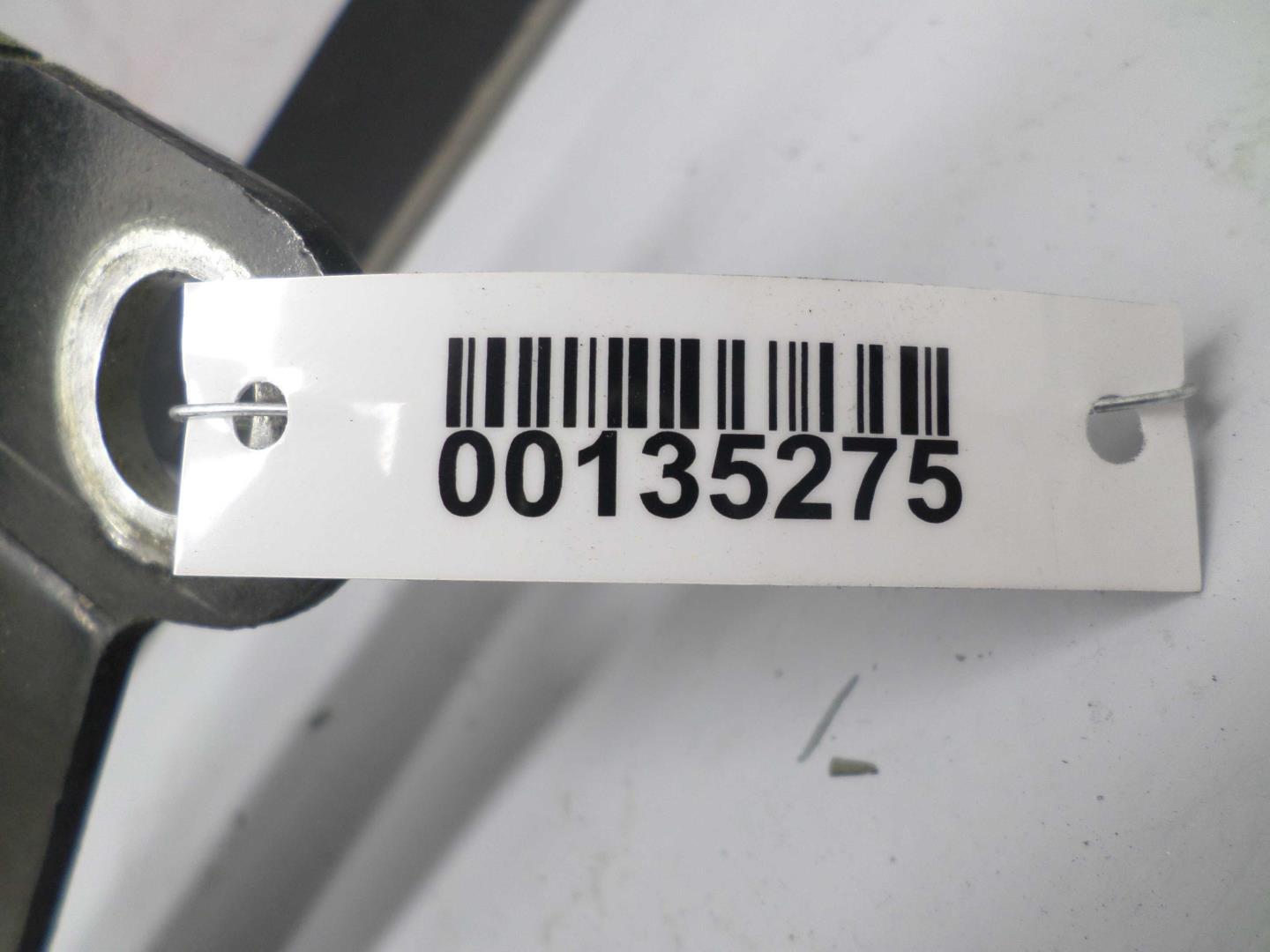 Петля капота правая