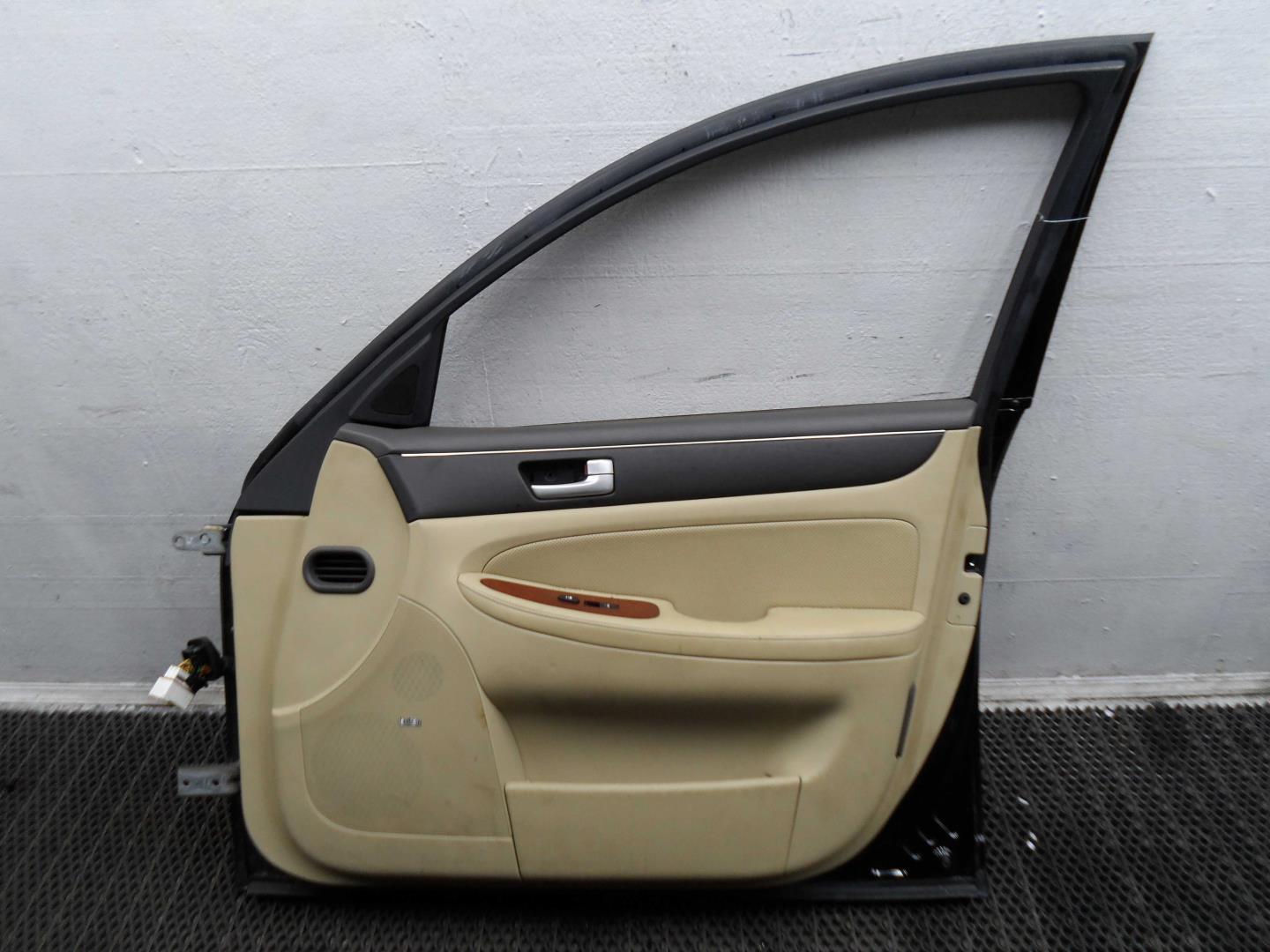 Замок двери передней правой