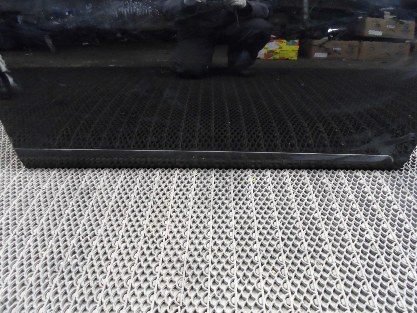 Замок двери передней правой