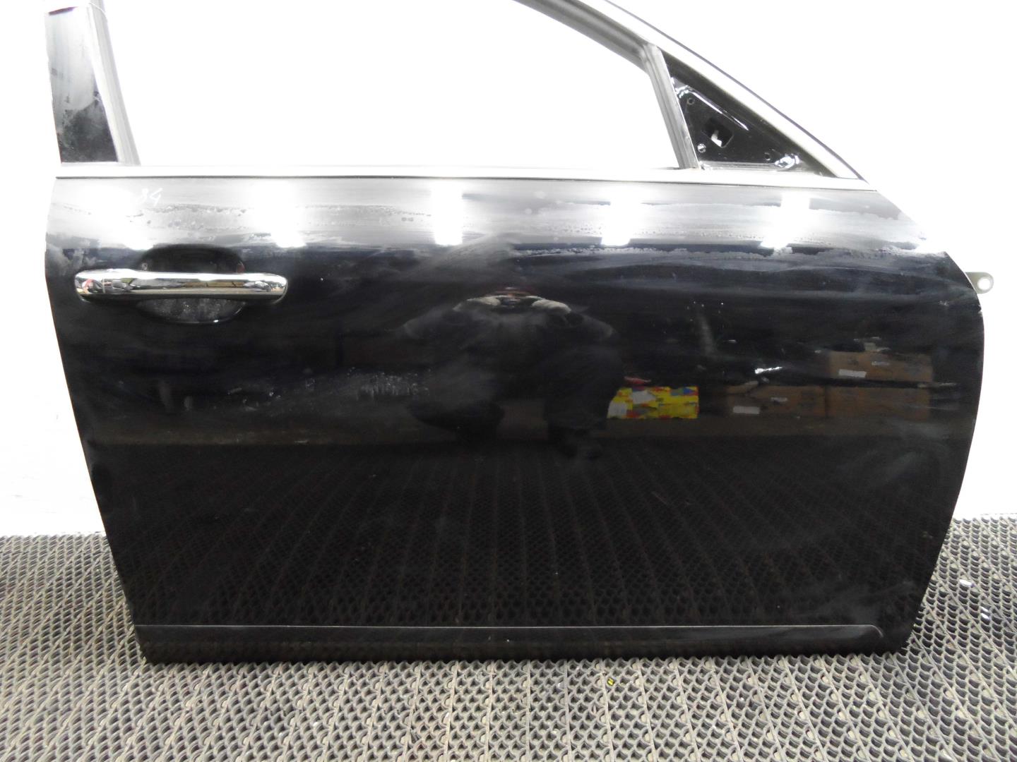 Замок двери передней правой