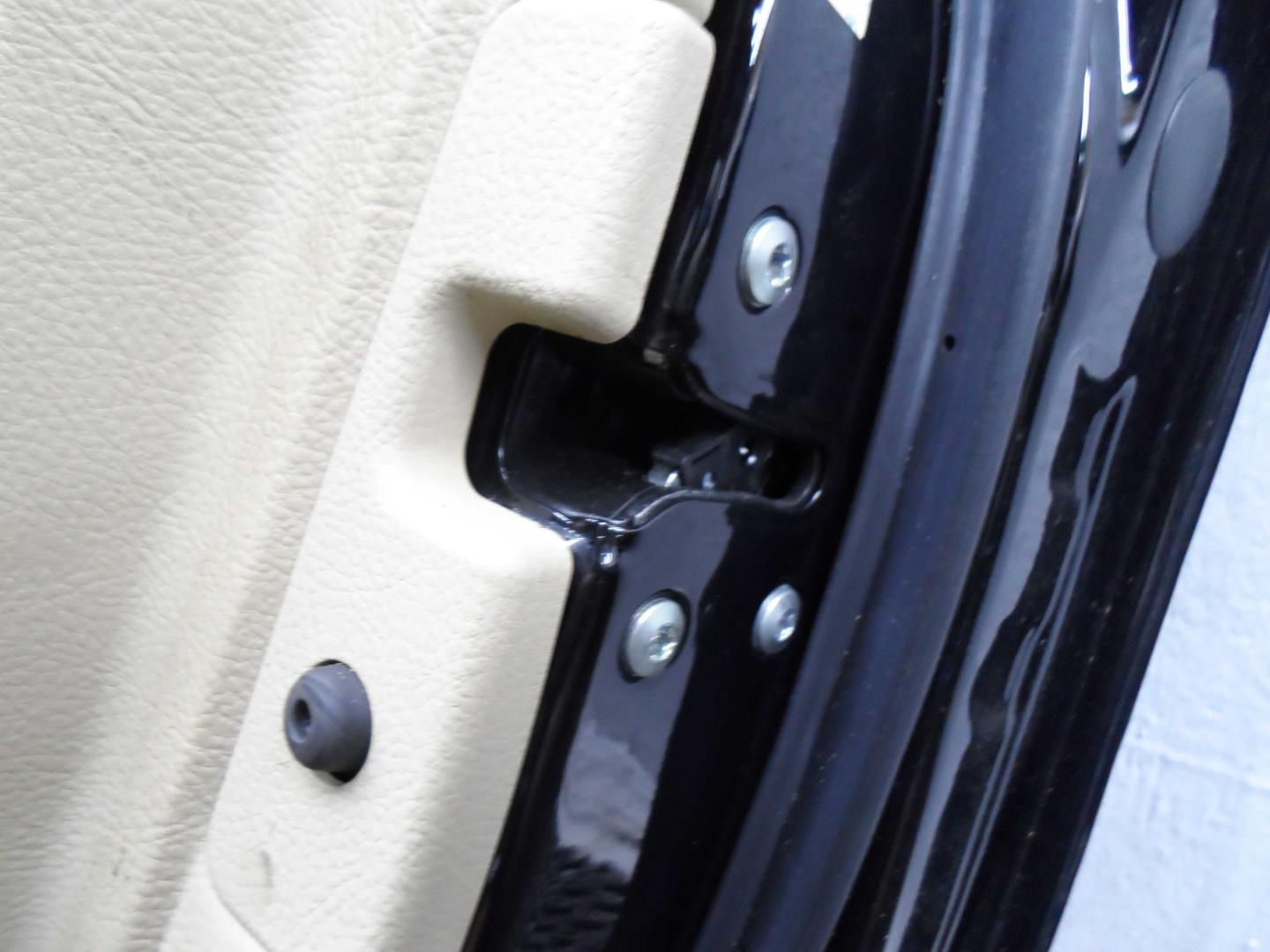 Замок двери передней правой