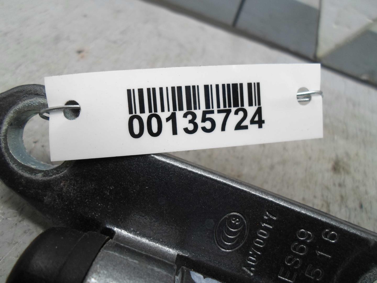 Петля двери