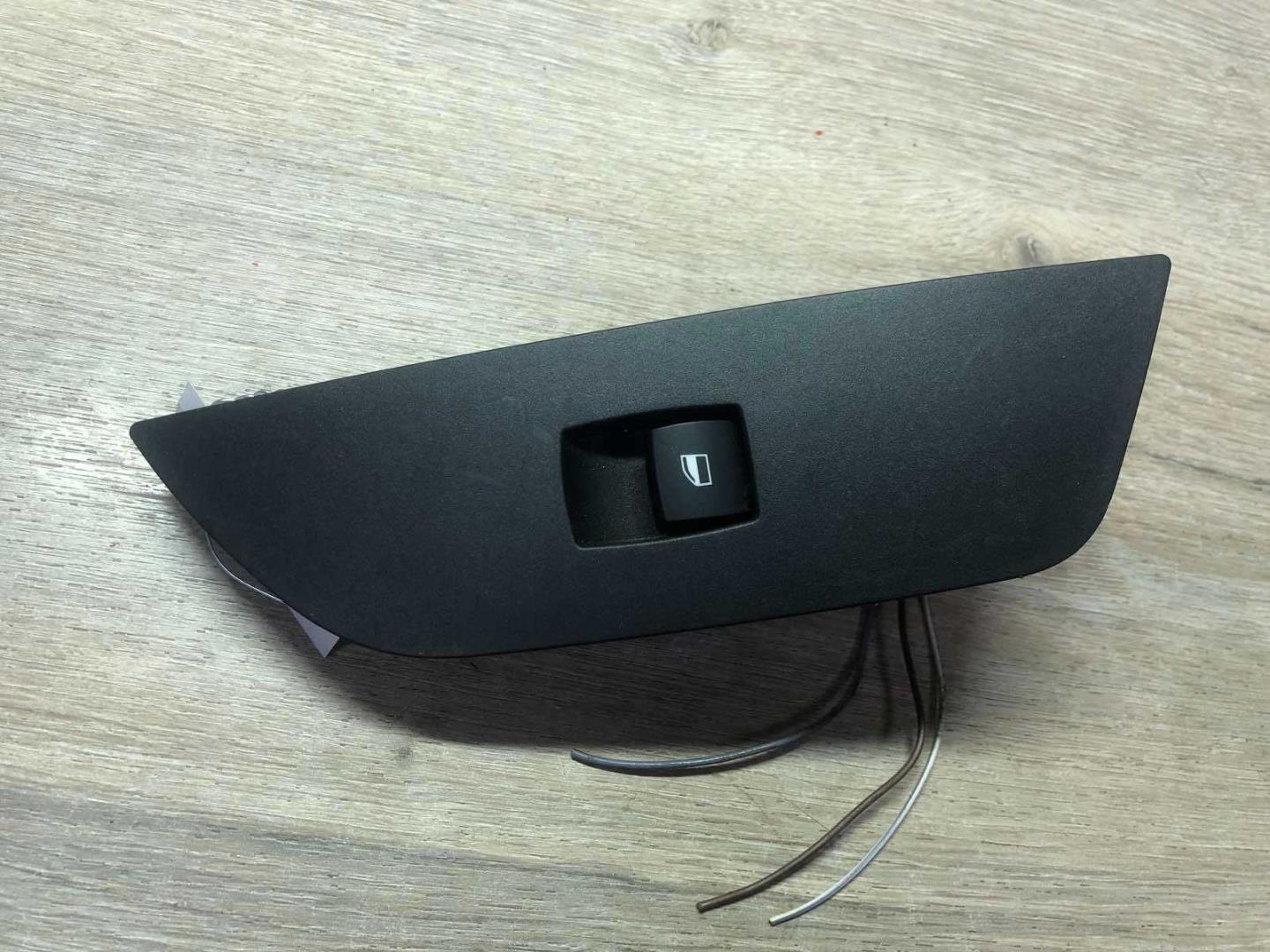 Кнопка стеклоподъемника