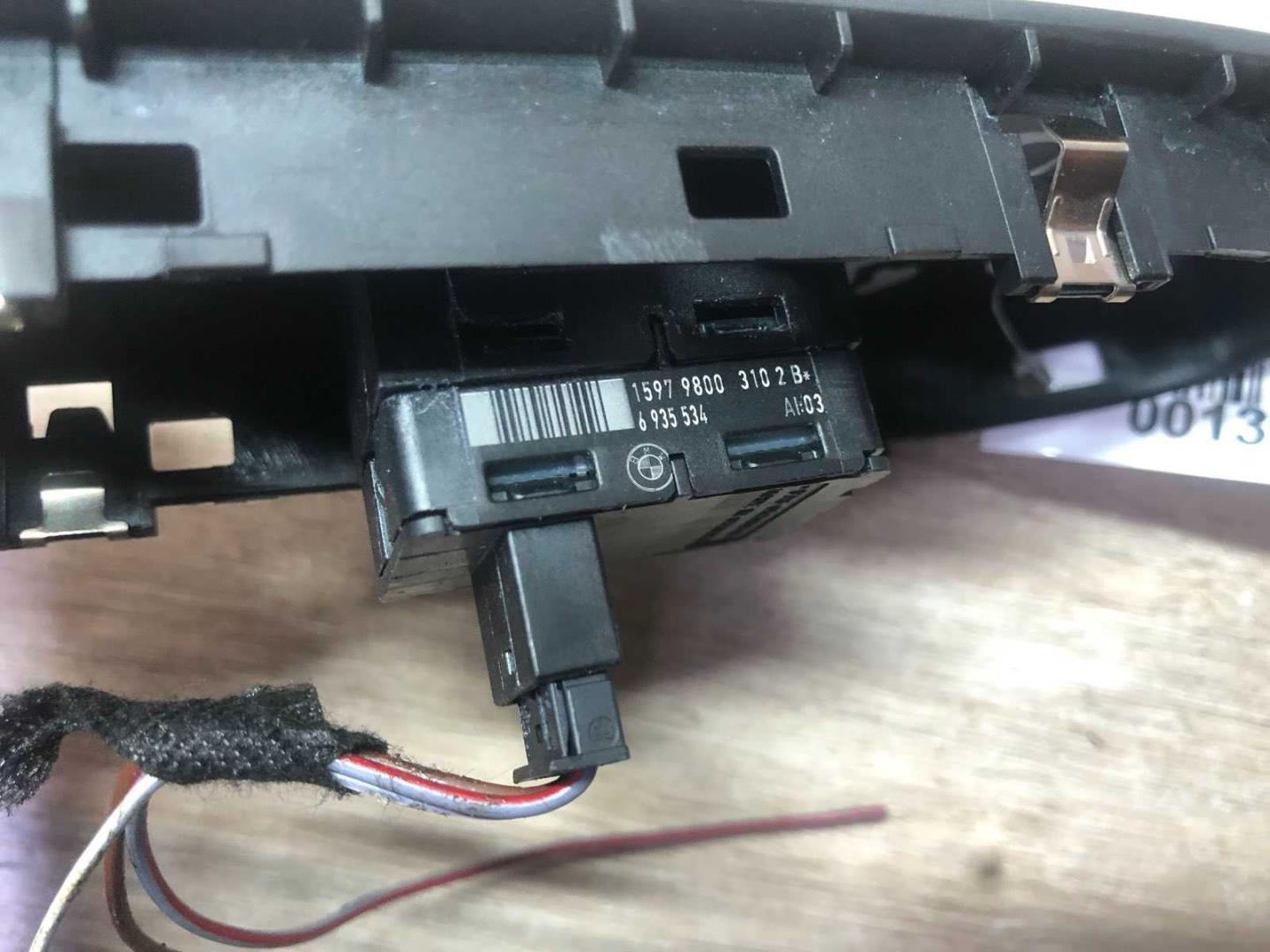 Кнопка стеклоподъемника