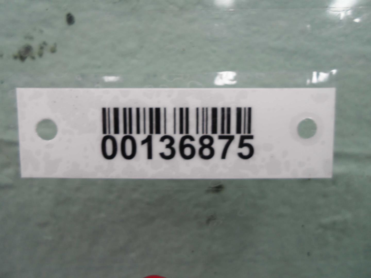 Стекло двери передней правой