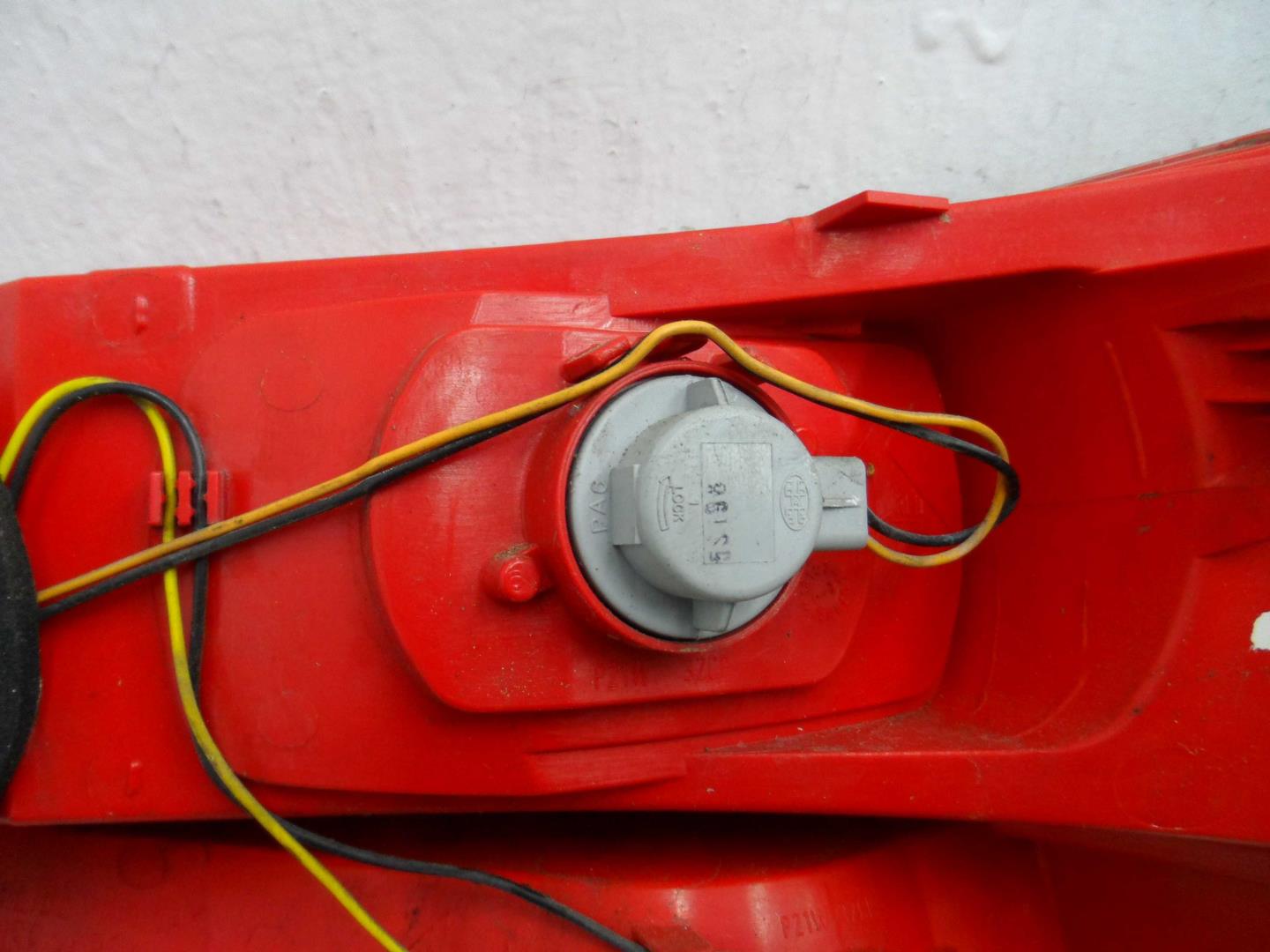 Фонарь задний наружный левый