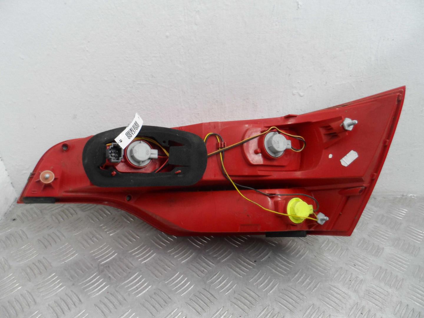 Фонарь задний наружный левый