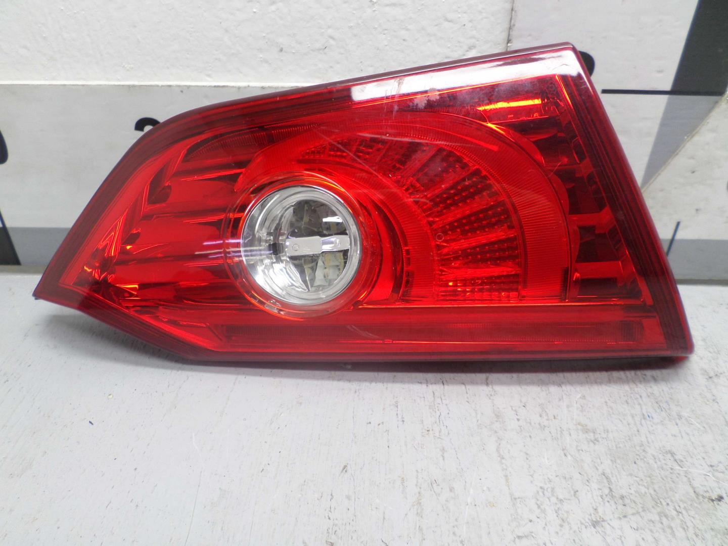 Фонарь задний внутренний левый