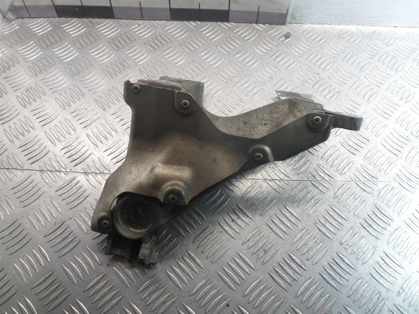 Кронштейн двигателя