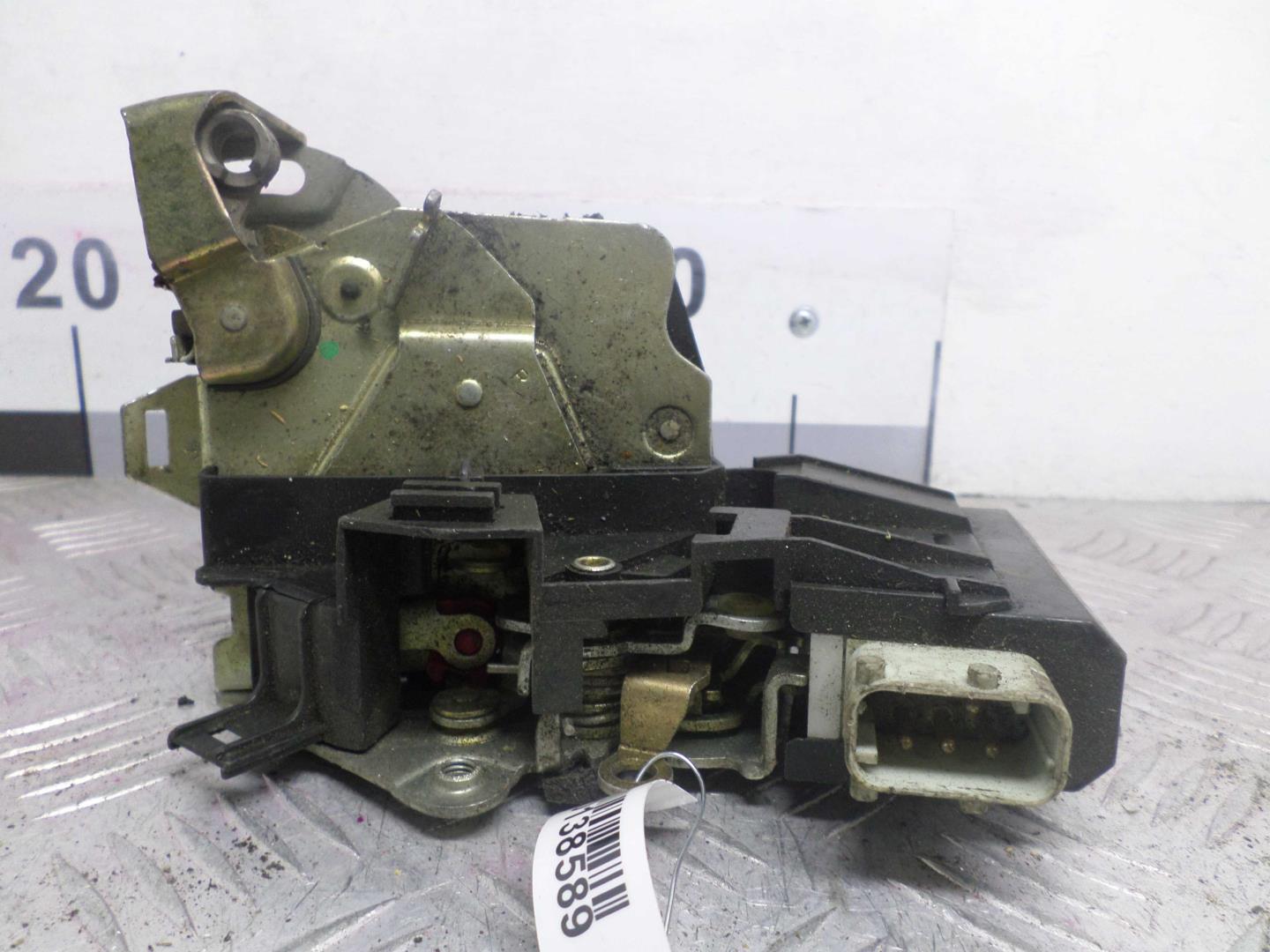 Замок двери задней правой