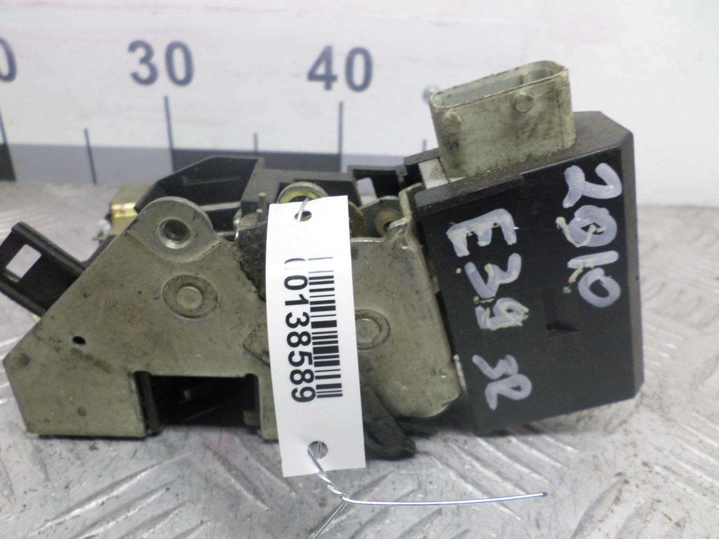 Замок двери задней правой