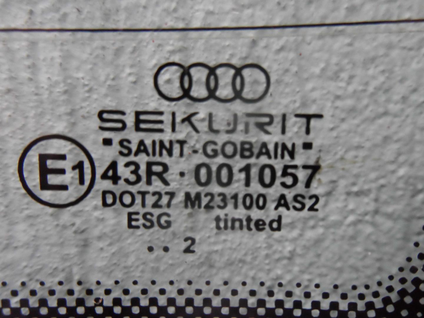 Стекло двери задней правой