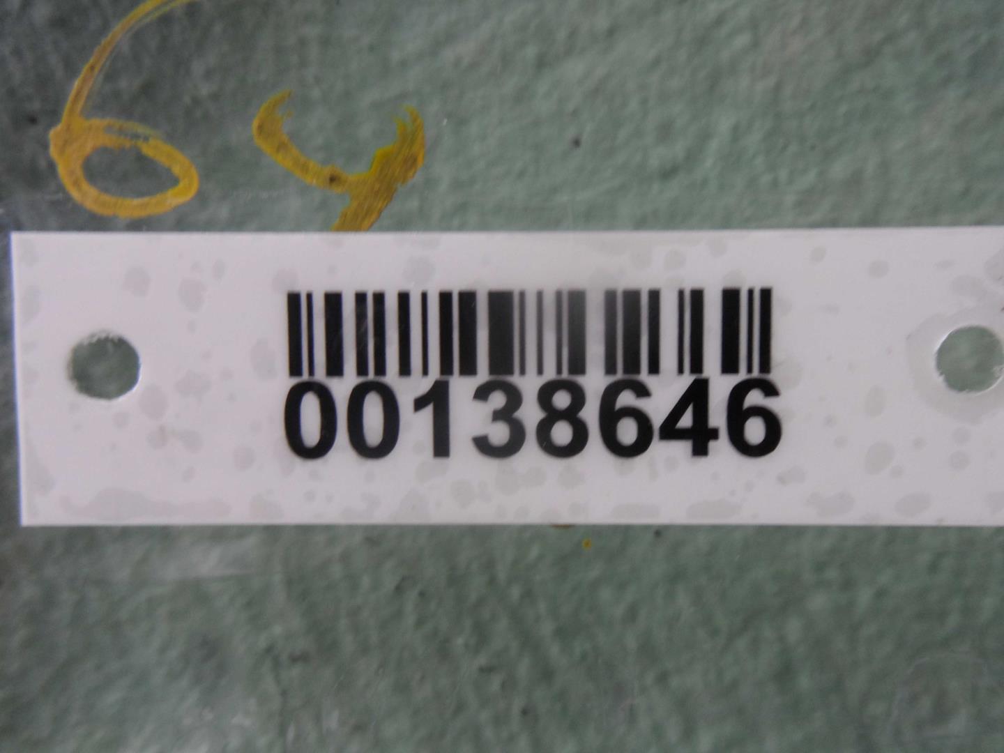 Стекло двери задней правой