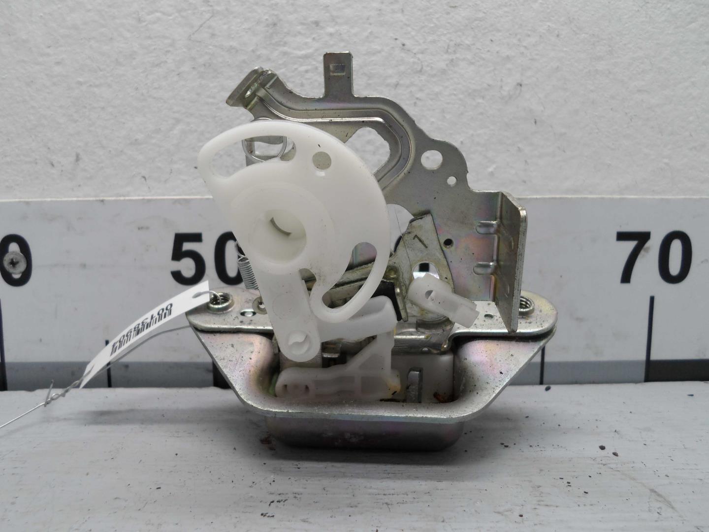 Замок багажника