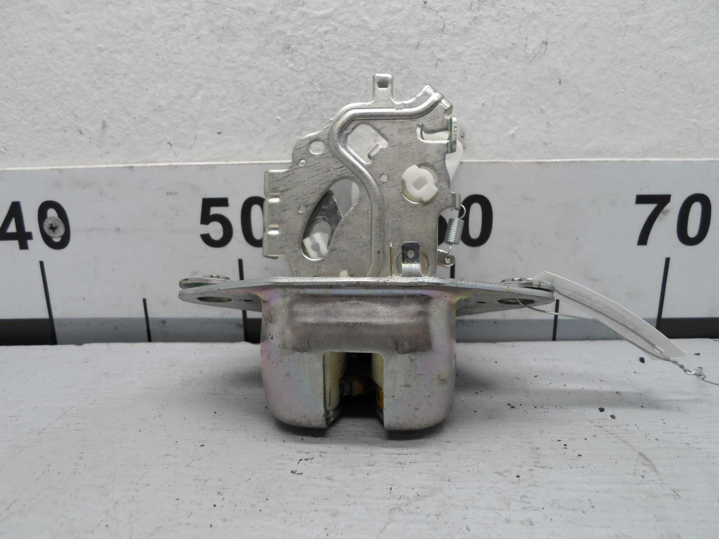 Замок багажника