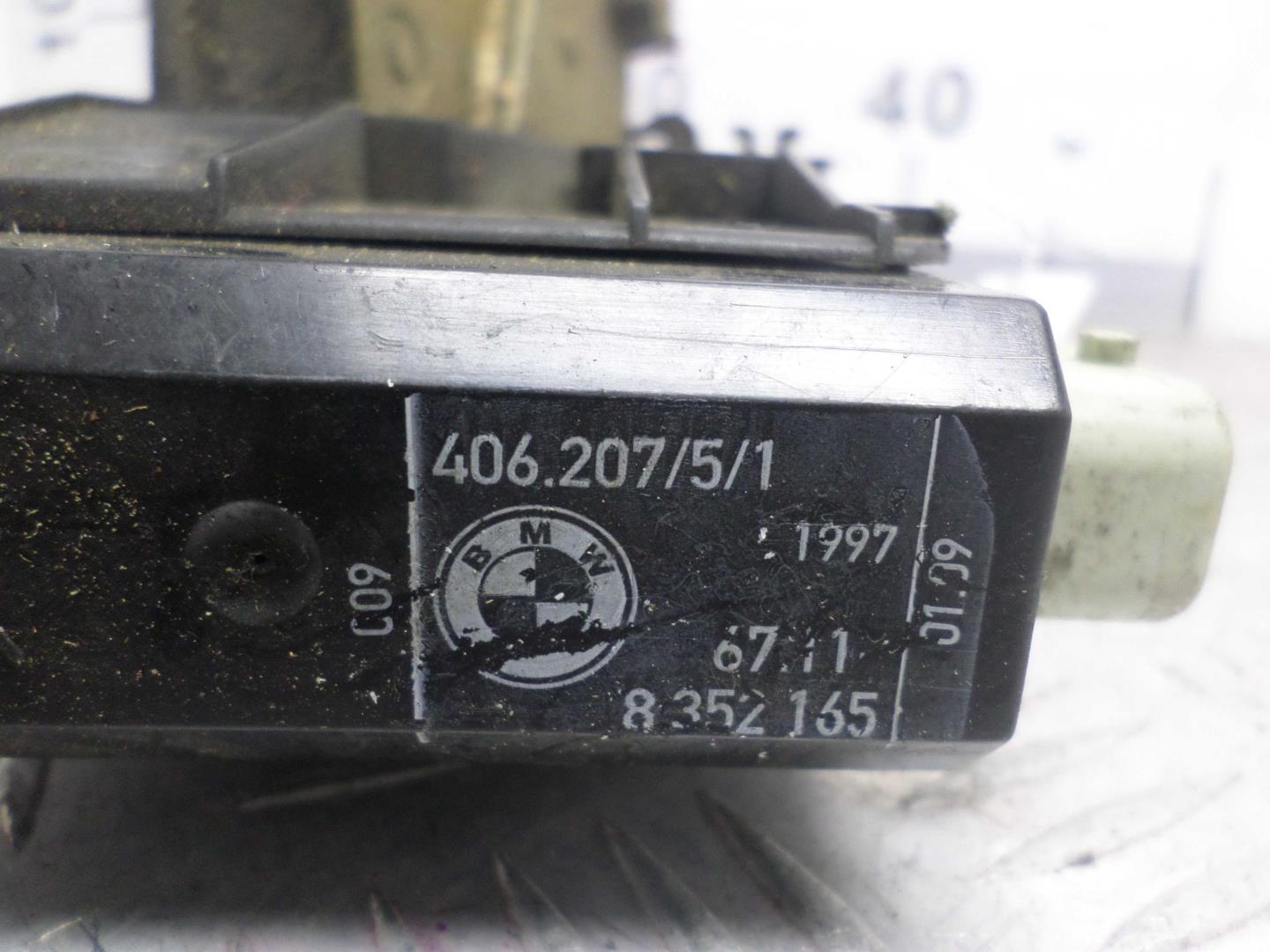 Замок двери задней левой