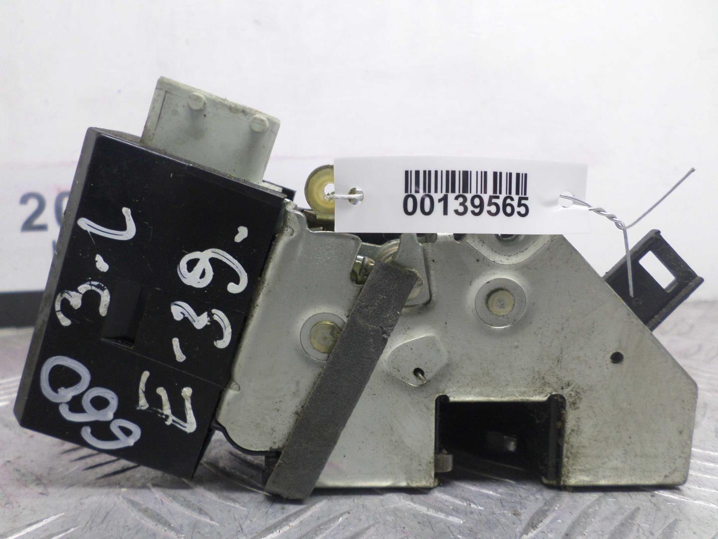 Замок двери задней левой