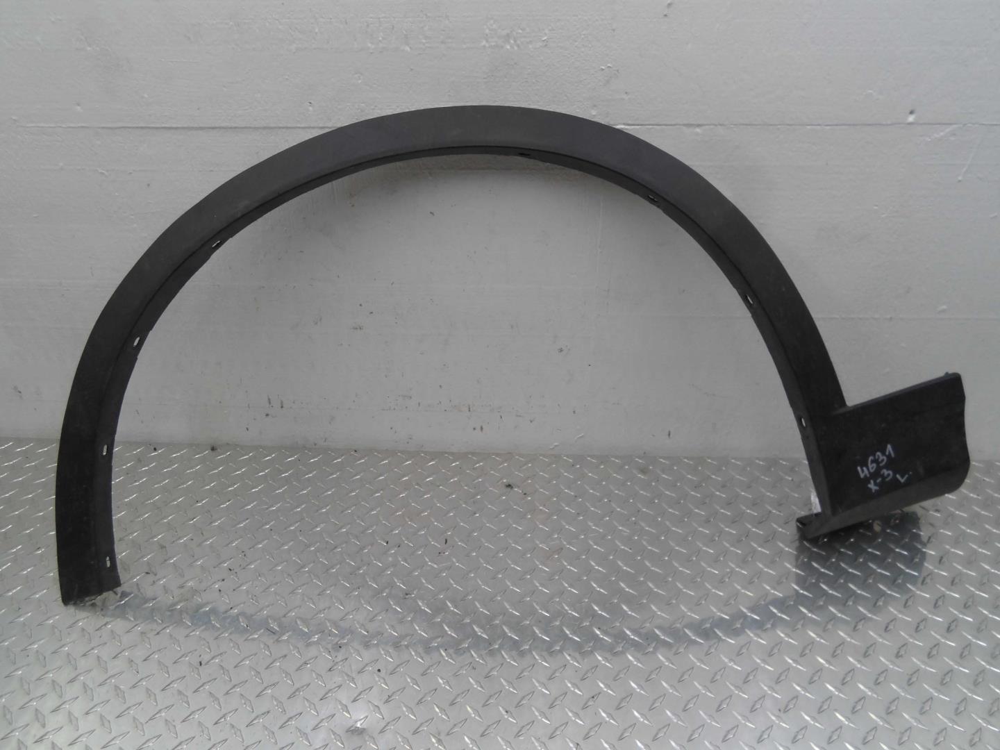 Накладка переднего крыла левого